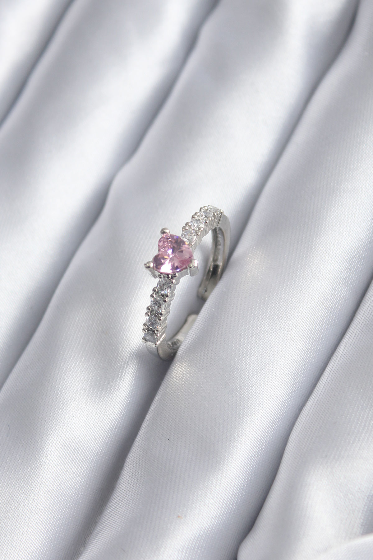 Gümüş Renk Zirkon Taşlı Pembe Kristal Kalp Model Kadın Yüzük 5886 1 Gümüş Renk Zirkon Taşlı Pembe Kristal Kalp Model Kadın Yüzük 5886