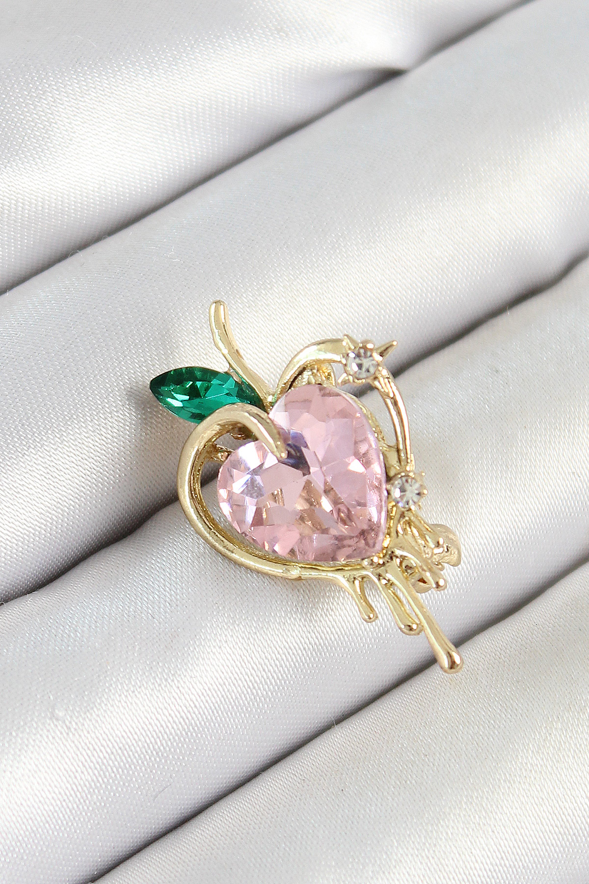 Pembe Ve Yeşil Zirkon Taşlı 3D Eriyen Kalp Figürlü Gold Renk Kadın Broş 5886 1 Pembe Ve Yeşil Zirkon Taşlı 3D Eriyen Kalp Figürlü Gold Renk Kadın Broş 5886