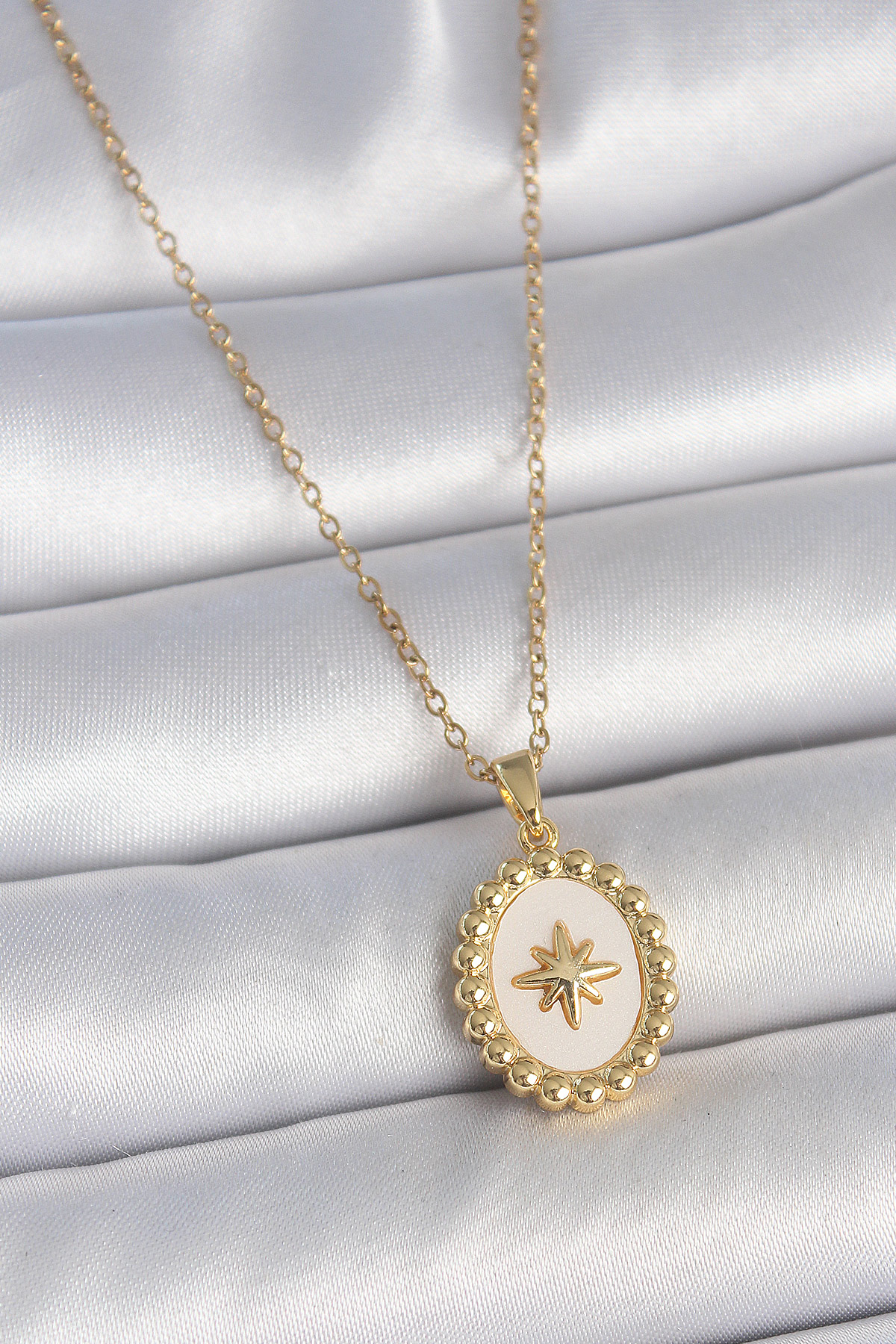 316L Çelik Gold Renk Zincir Beyaz Mineli Kutup Yıldız İşlemeli Madalyon Model Kadın Kolye 5886 1 316L Çelik Gold Renk Zincir Beyaz Mineli Kutup Yıldız İşlemeli Madalyon Model Kadın Kolye 5886