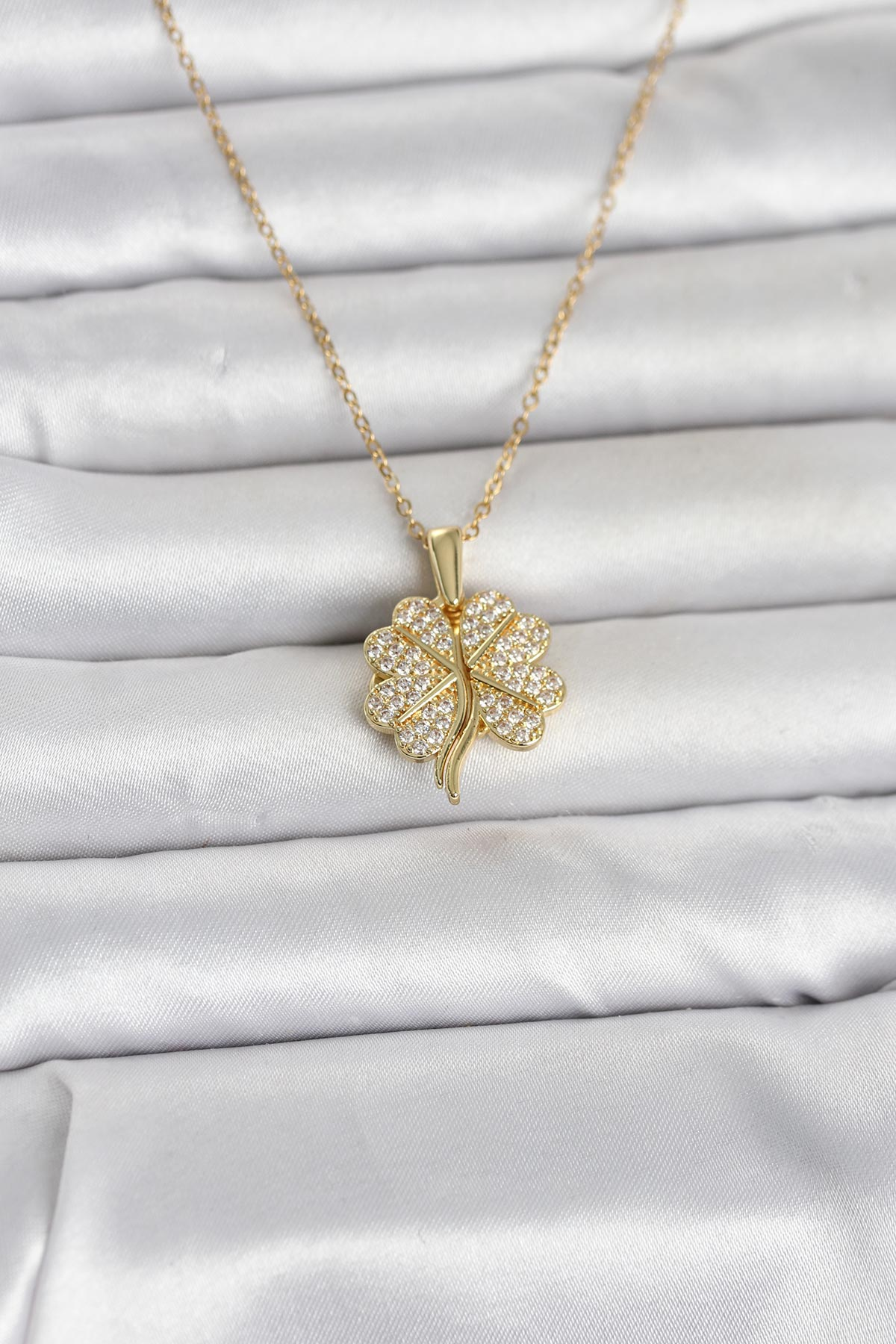 316L Çelik Gold Renk Açılabilir Yonca Model Zirkon Taşlı Kadın Kolye 5886 1 316L Çelik Gold Renk Açılabilir Yonca Model Zirkon Taşlı Kadın Kolye 5886