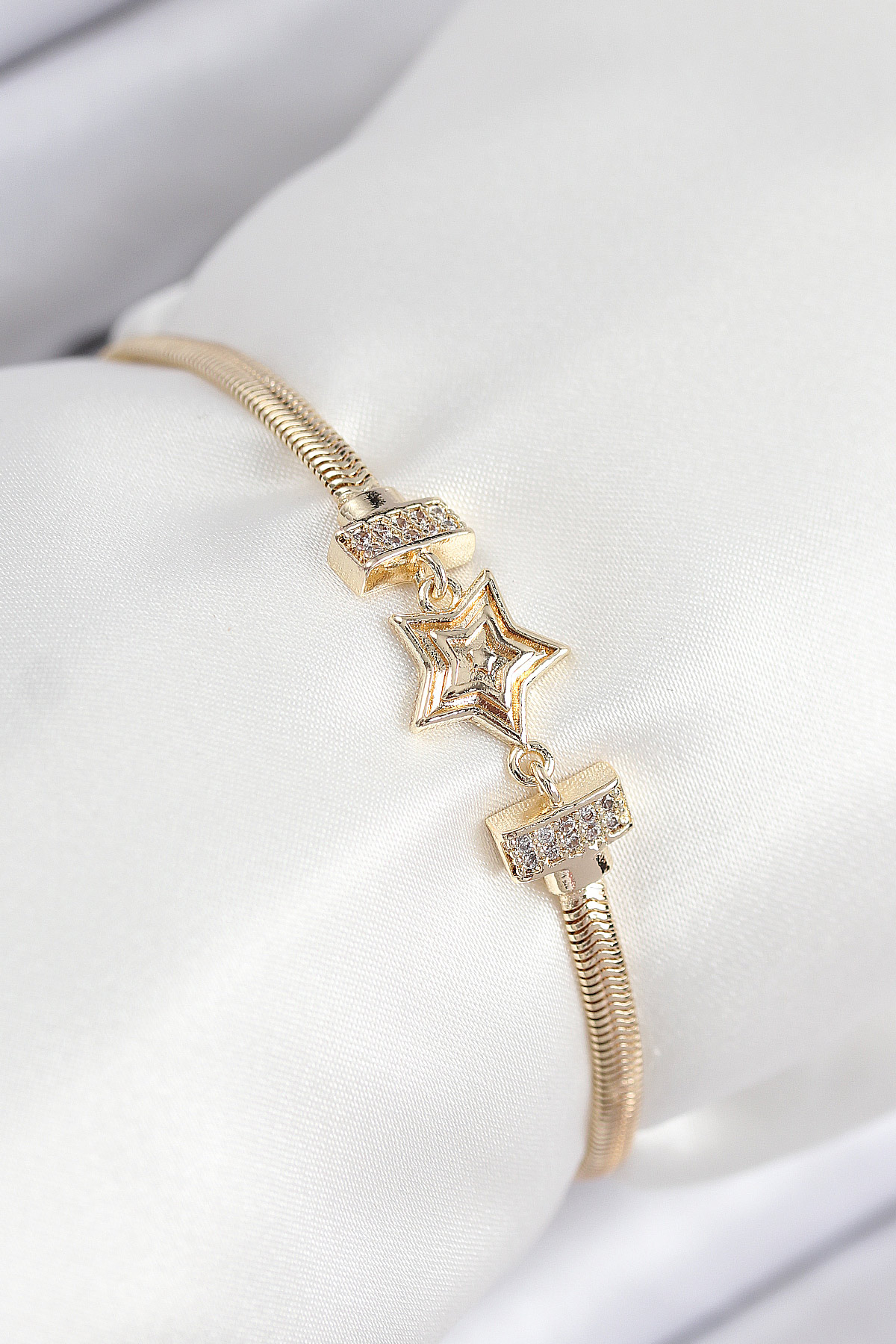 Pirinç Zirkon Taşlı Yıldız Model Gold Renk Kadın Bileklik 5886 1 Pirinç Zirkon Taşlı Yıldız Model Gold Renk Kadın Bileklik 5886