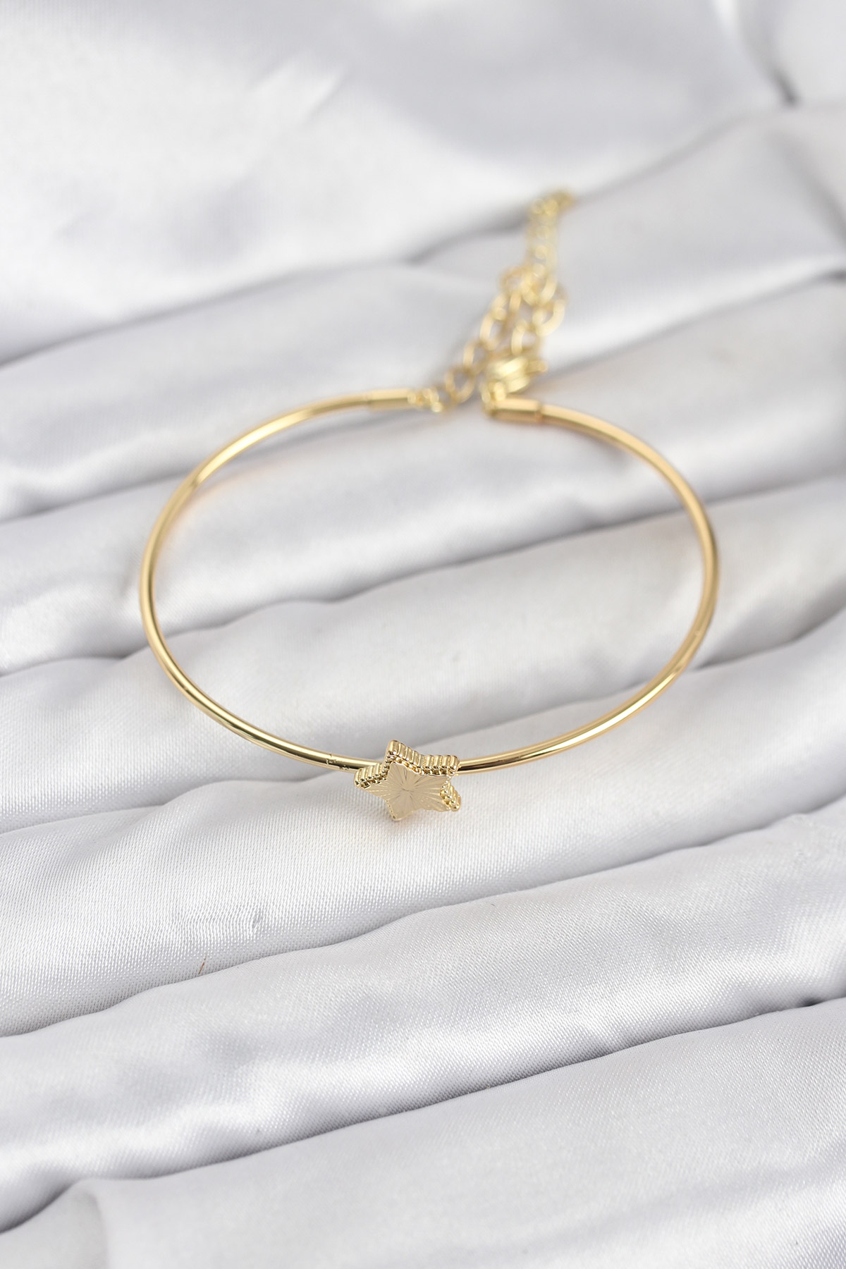 Yıldız Model Gold Renk Kadın Bileklik 5886 1 Yıldız Model Gold Renk Kadın Bileklik 5886