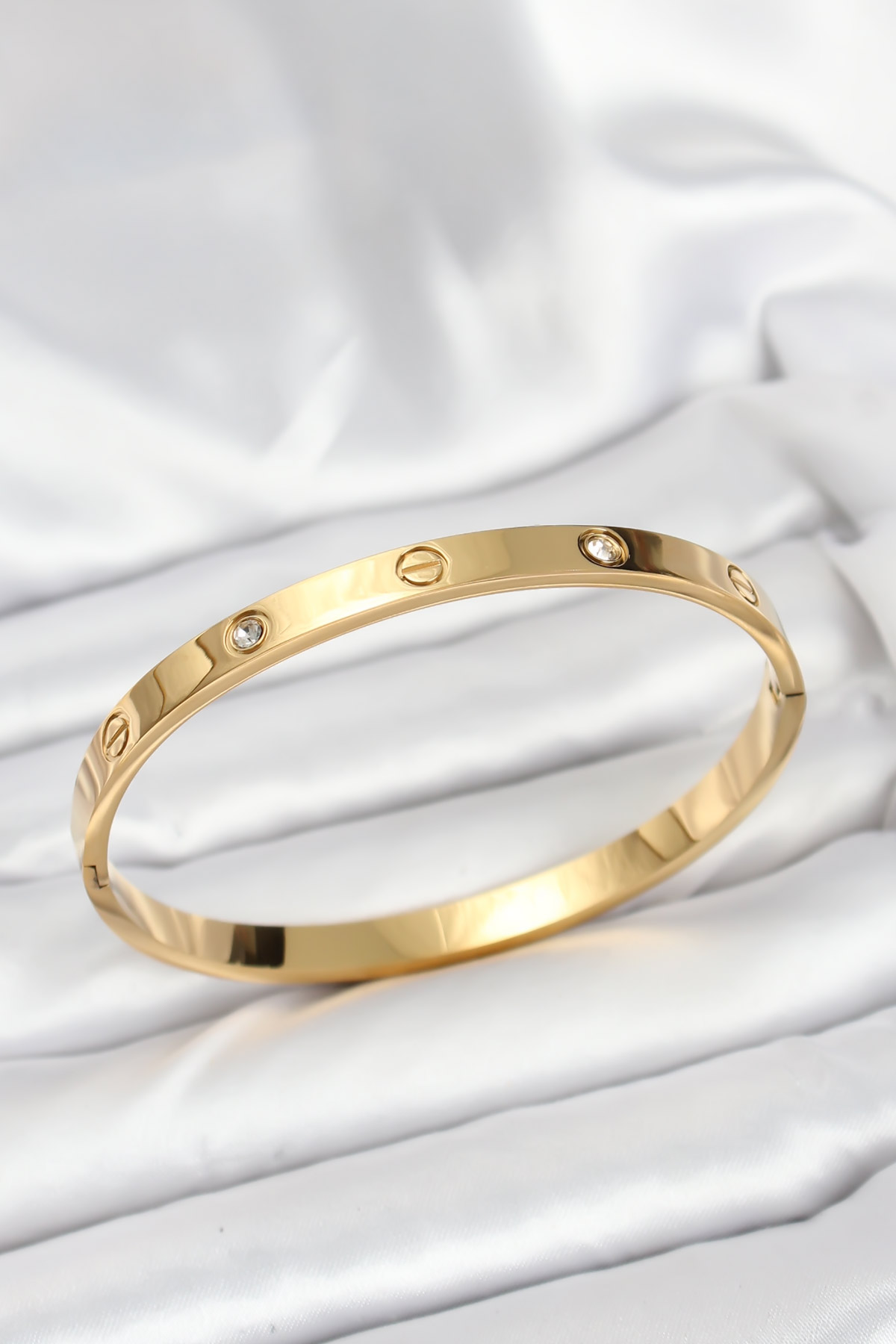 316L Çelik Gold Renk Zirkon Taşlı 65 mm Kadın Kelepçe Bileklik 5886 1 316L Çelik Gold Renk Zirkon Taşlı 65 mm Kadın Kelepçe Bileklik 5886