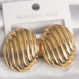 Pirinç Gold Renk İşlemeli Oval Model Kadın Küpe 5886