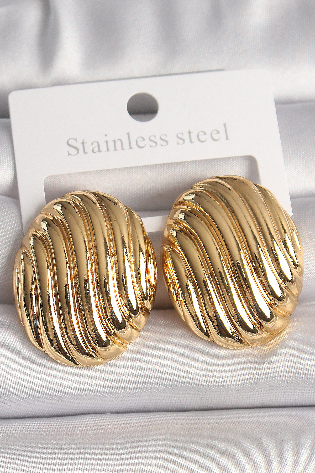 Pirinç Gold Renk İşlemeli Oval Model Kadın Küpe 5886 1 Pirinç Gold Renk İşlemeli Oval Model Kadın Küpe 5886