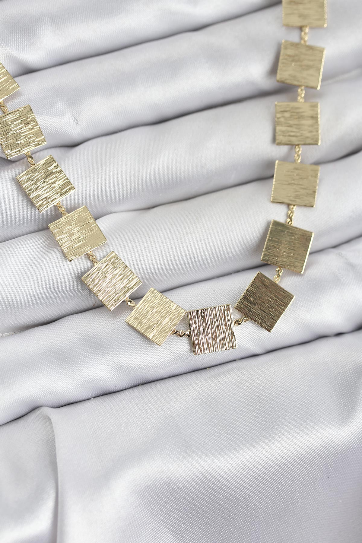 Kare Plaka Model Gold Renk Kadın Kolye 5886 1 Kare Plaka Model Gold Renk Kadın Kolye 5886
