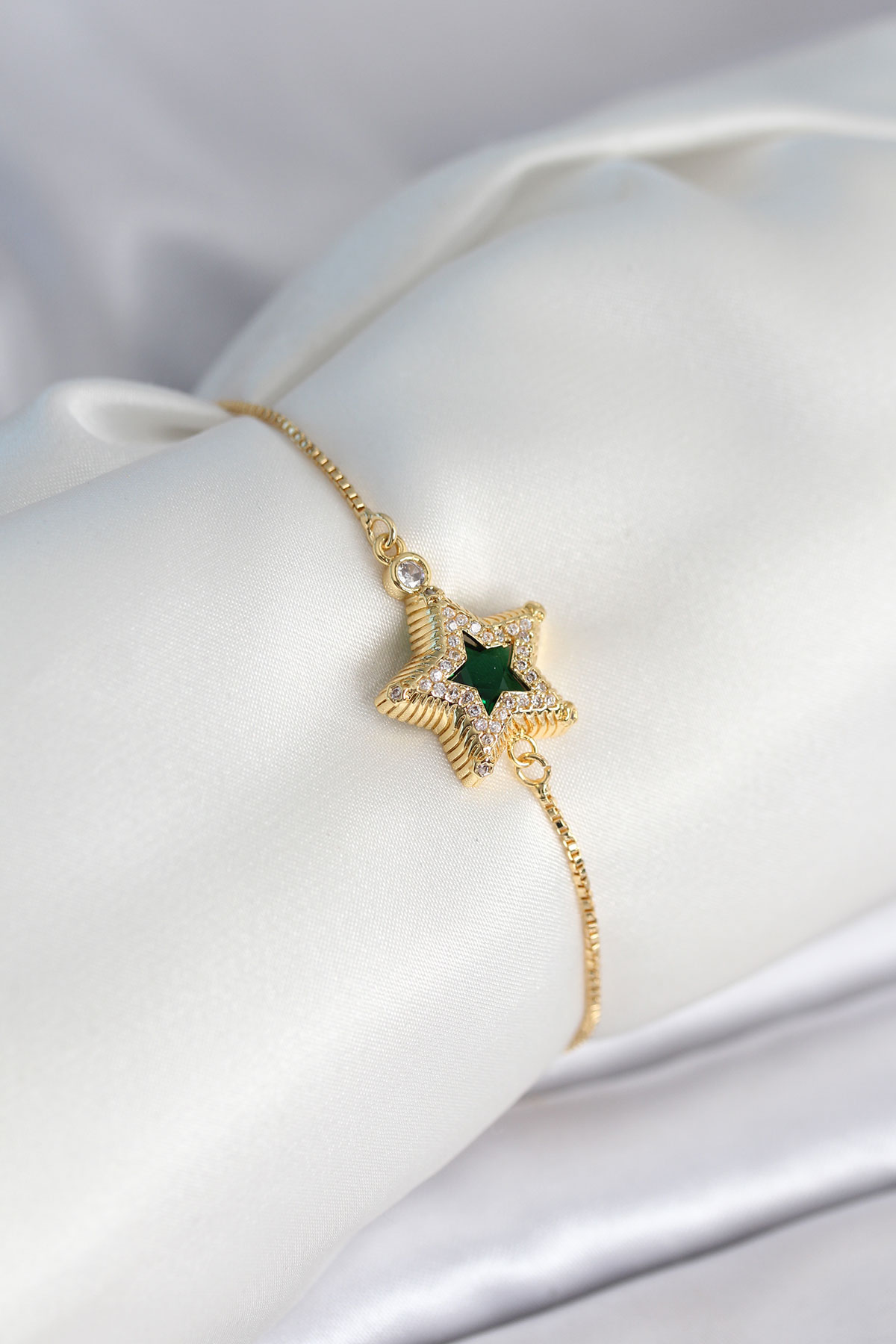 Yıldız Model Asansörlü Gold Renk Kadın Bileklik 5886 1 Yıldız Model Asansörlü Gold Renk Kadın Bileklik 5886