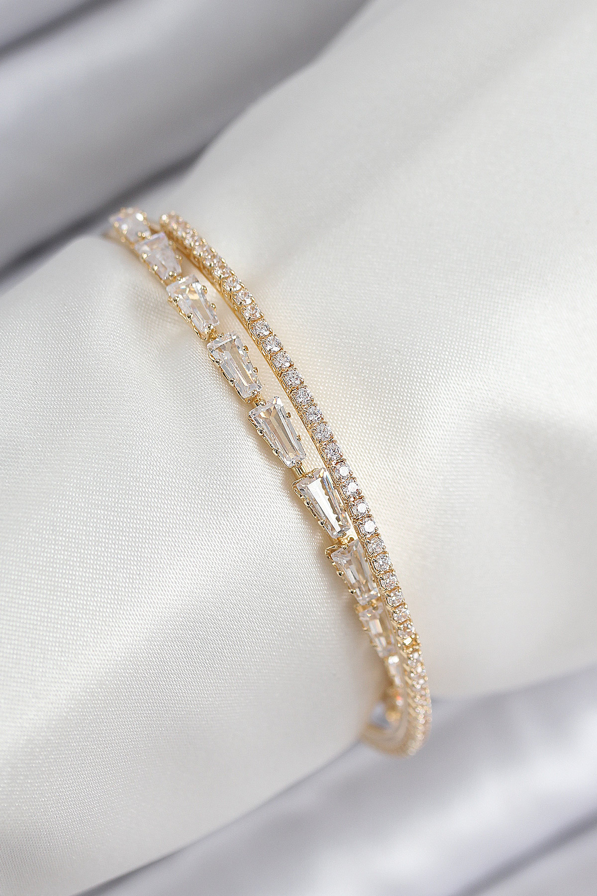 Pirinç Zirkon Taşlı Su Yolu Model Gold Renk Kadın Bileklik 5886 1 Pirinç Zirkon Taşlı Su Yolu Model Gold Renk Kadın Bileklik 5886