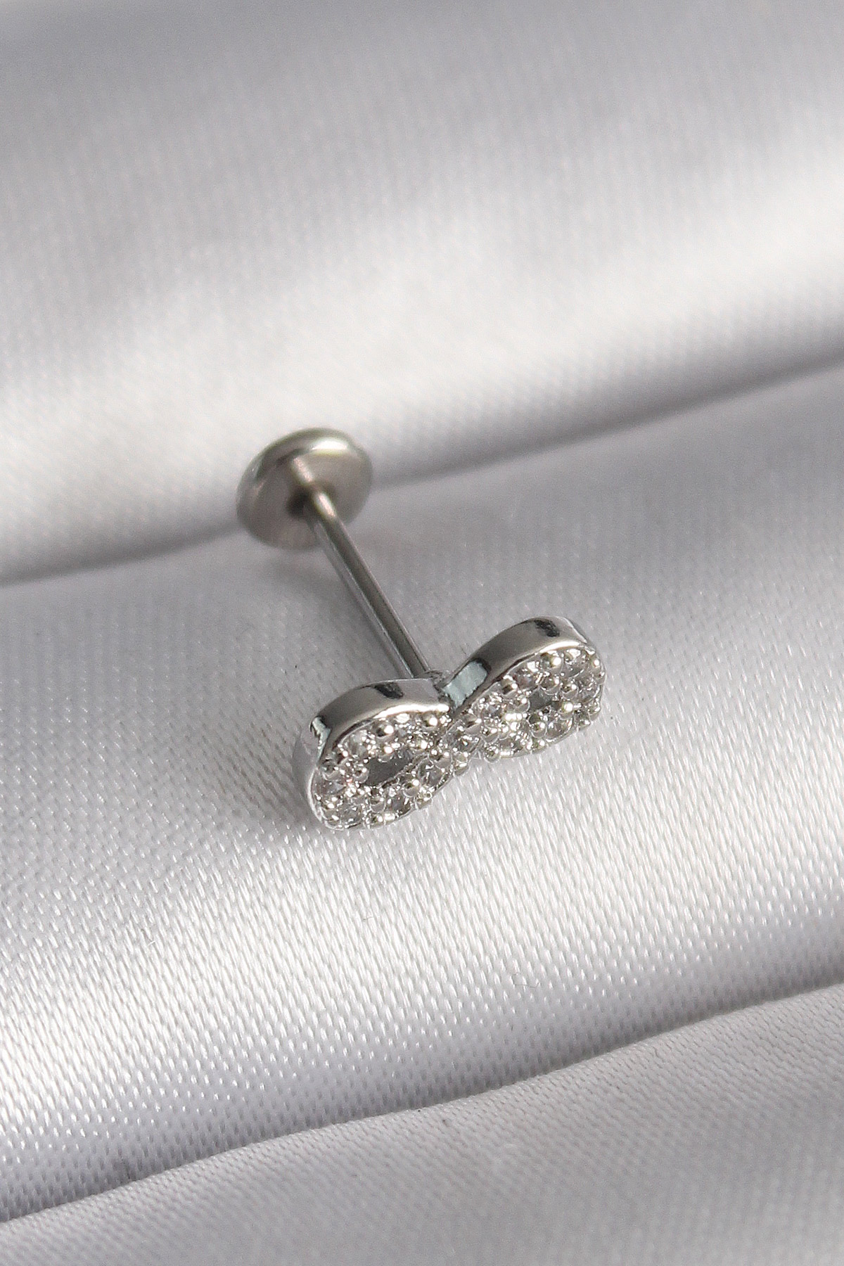 316L Çelik Gümüş Renk Zirkon Taşlı Sonsuzluk Model Tragus Piercing 5886 1 316L Çelik Gümüş Renk Zirkon Taşlı Sonsuzluk Model Tragus Piercing 5886
