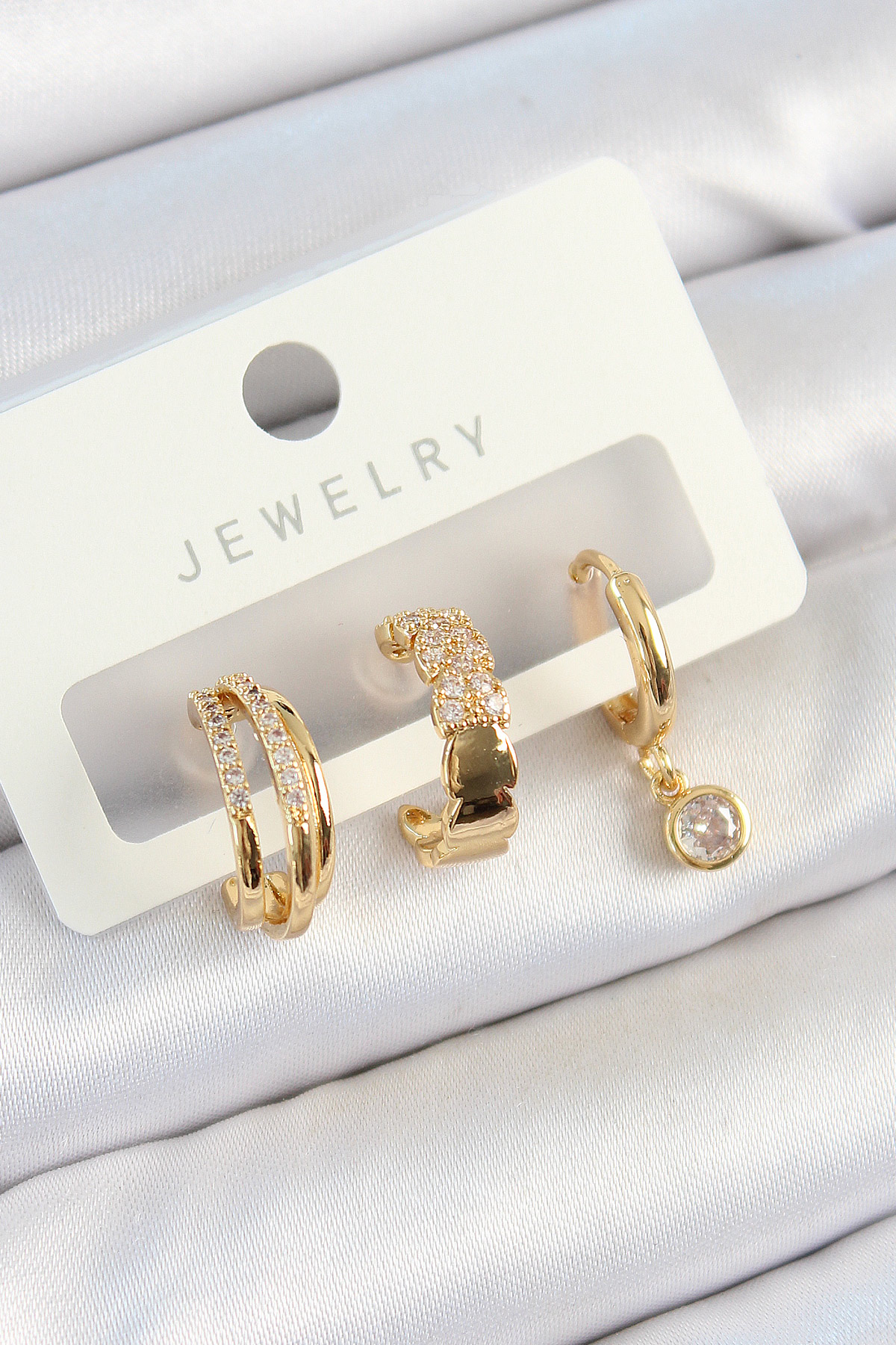 Pirinç Zirkon Taşlı Halka Model Gold Renk 3'lü Çift Kadın Küpe Set 5886 1 Pirinç Zirkon Taşlı Halka Model Gold Renk 3'lü Çift Kadın Küpe Set 5886