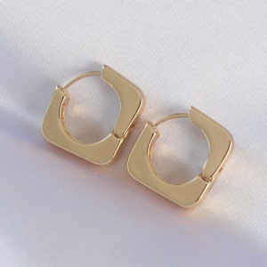 Pirinç Gold Renk Kare Küpe 5886