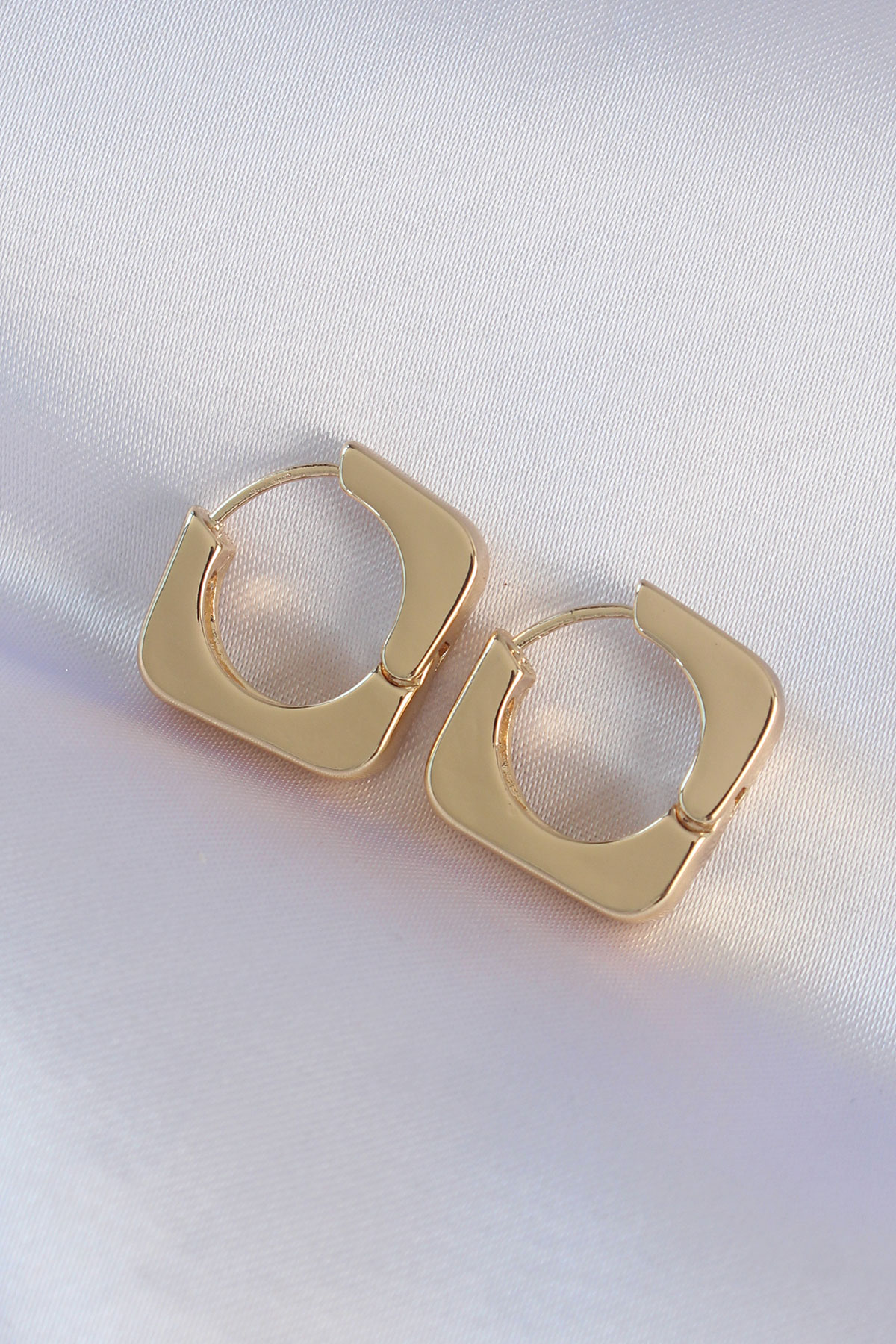Pirinç Gold Renk Kare Küpe 5886 1 Pirinç Gold Renk Kare Küpe 5886