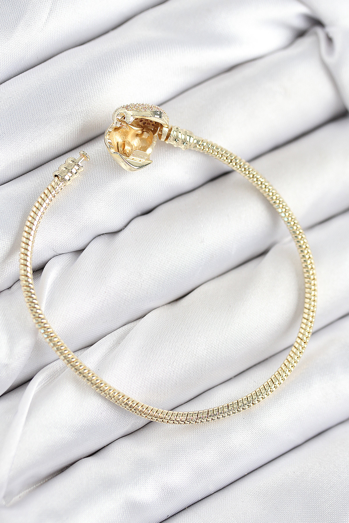 Pirinç Charm Zirkon Taşlı Kalp Model Gold Renk Kadın Bileklik 5886 2 Pirinç Charm Zirkon Taşlı Kalp Model Gold Renk Kadın Bileklik 5886 - Görsel 2