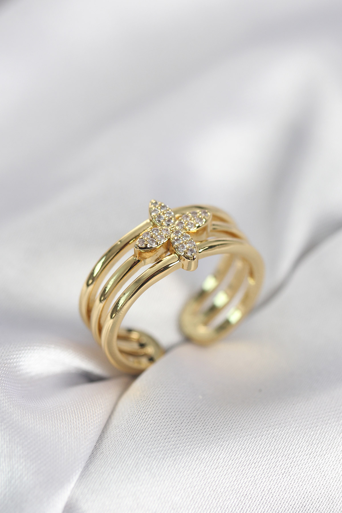 Gold Renk Zirkon Taşlı Yonca Model Kadın Yüzük 5886 1 Gold Renk Zirkon Taşlı Yonca Model Kadın Yüzük 5886