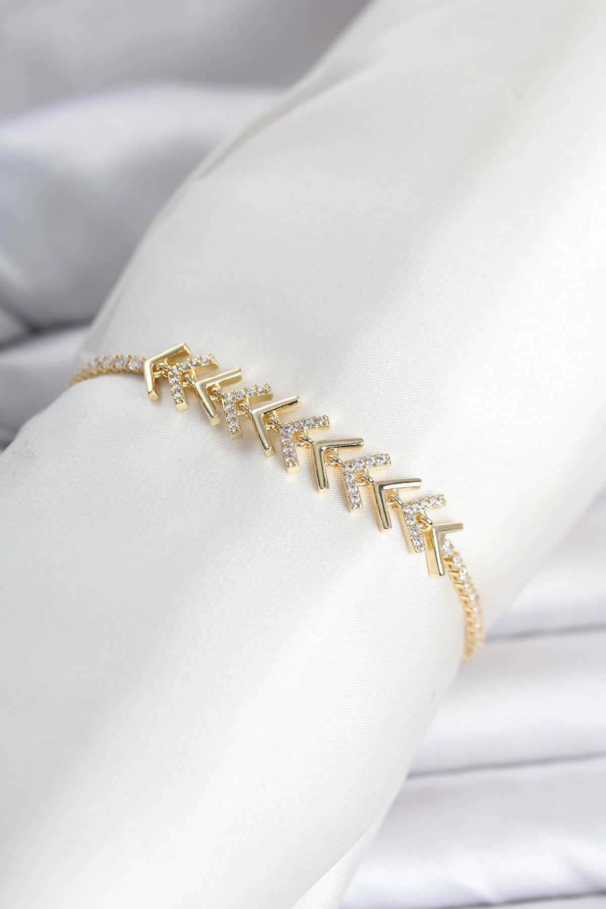 Pirinç Gold Renk Zirkon Taşlı Çavuş Model Su Yolu Kadın Bileklik 5886 1 Pirinç Gold Renk Zirkon Taşlı Çavuş Model Su Yolu Kadın Bileklik 5886