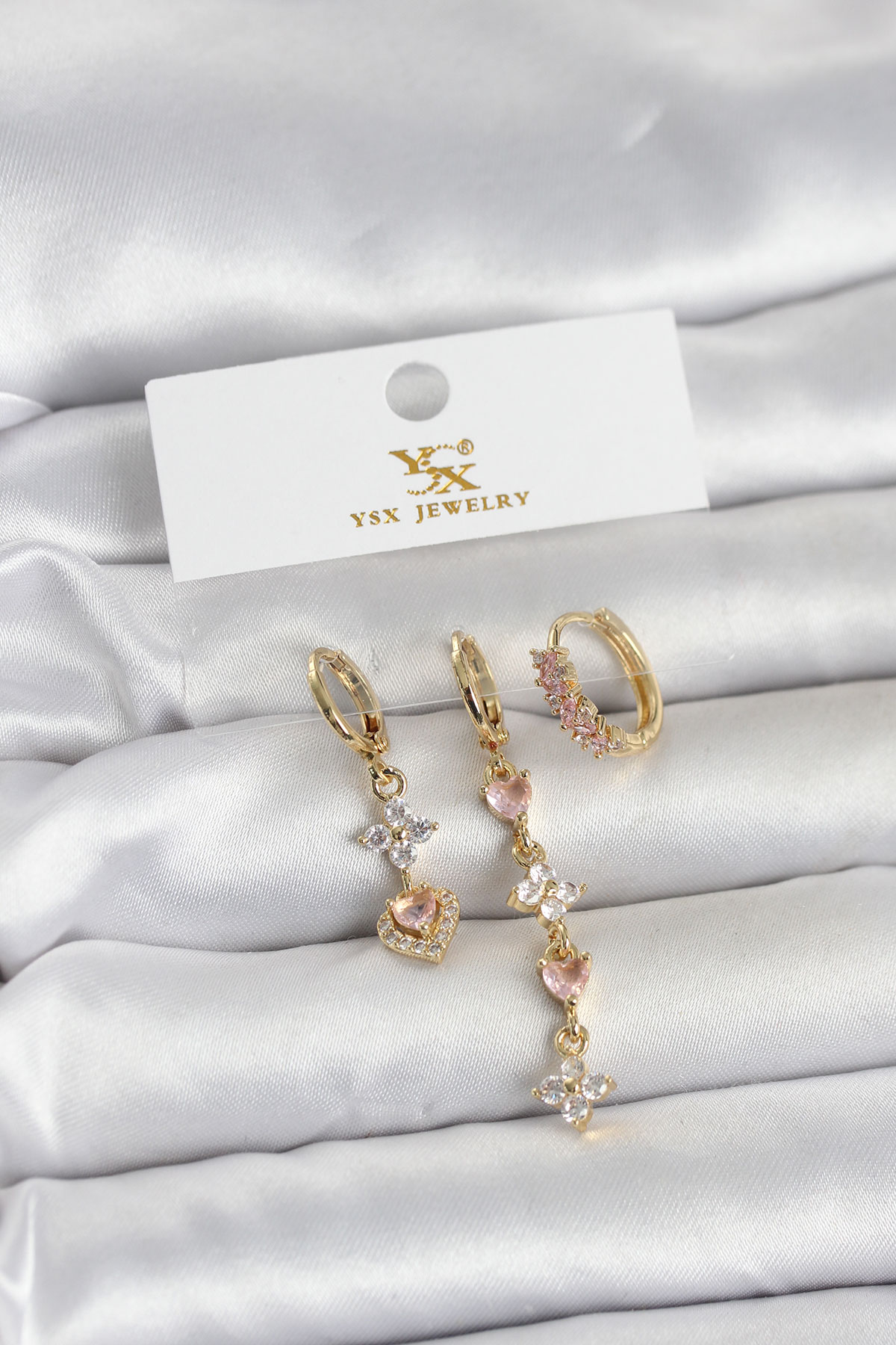 Pirinç Gold Renk Pembe Zirkon Taşlı 3'lü Kadın Küpe 5886 1 Pirinç Gold Renk Pembe Zirkon Taşlı 3'lü Kadın Küpe 5886