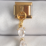 316L Çelik Gold Renk Sallantı Zirkon Taşlı Kurdele Model Nomination Charm 5886