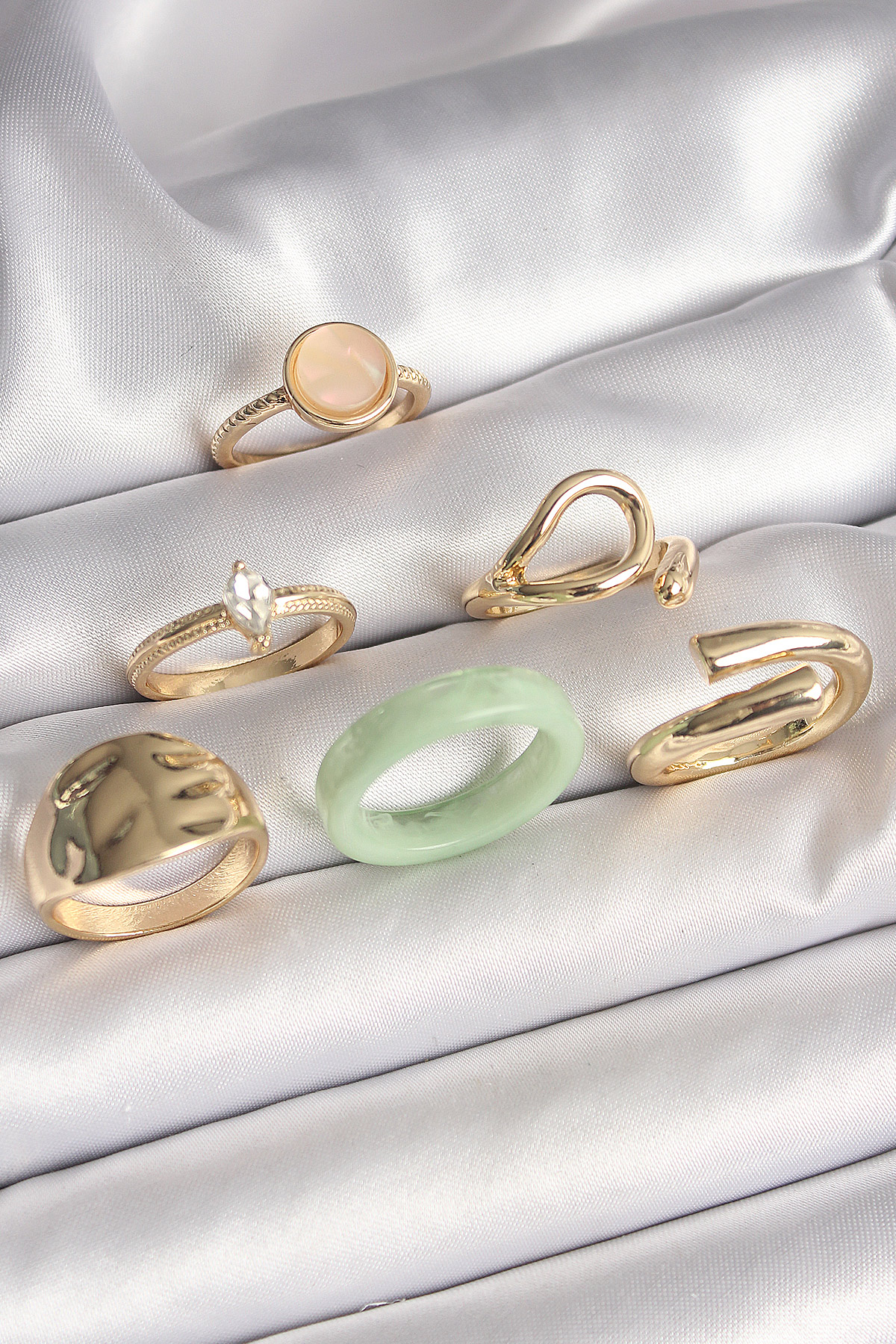 Pirinç Gold Renk Zirkon Taşlı Daire Pembe Mineli Detay 6'Lı Kadın Yüzük Seti 5886 1 Pirinç Gold Renk Zirkon Taşlı Daire Pembe Mineli Detay 6'Lı Kadın Yüzük Seti 5886