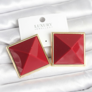 Pirinç Gold Renk Bordo Piramit Model Kadın Küpe 5886