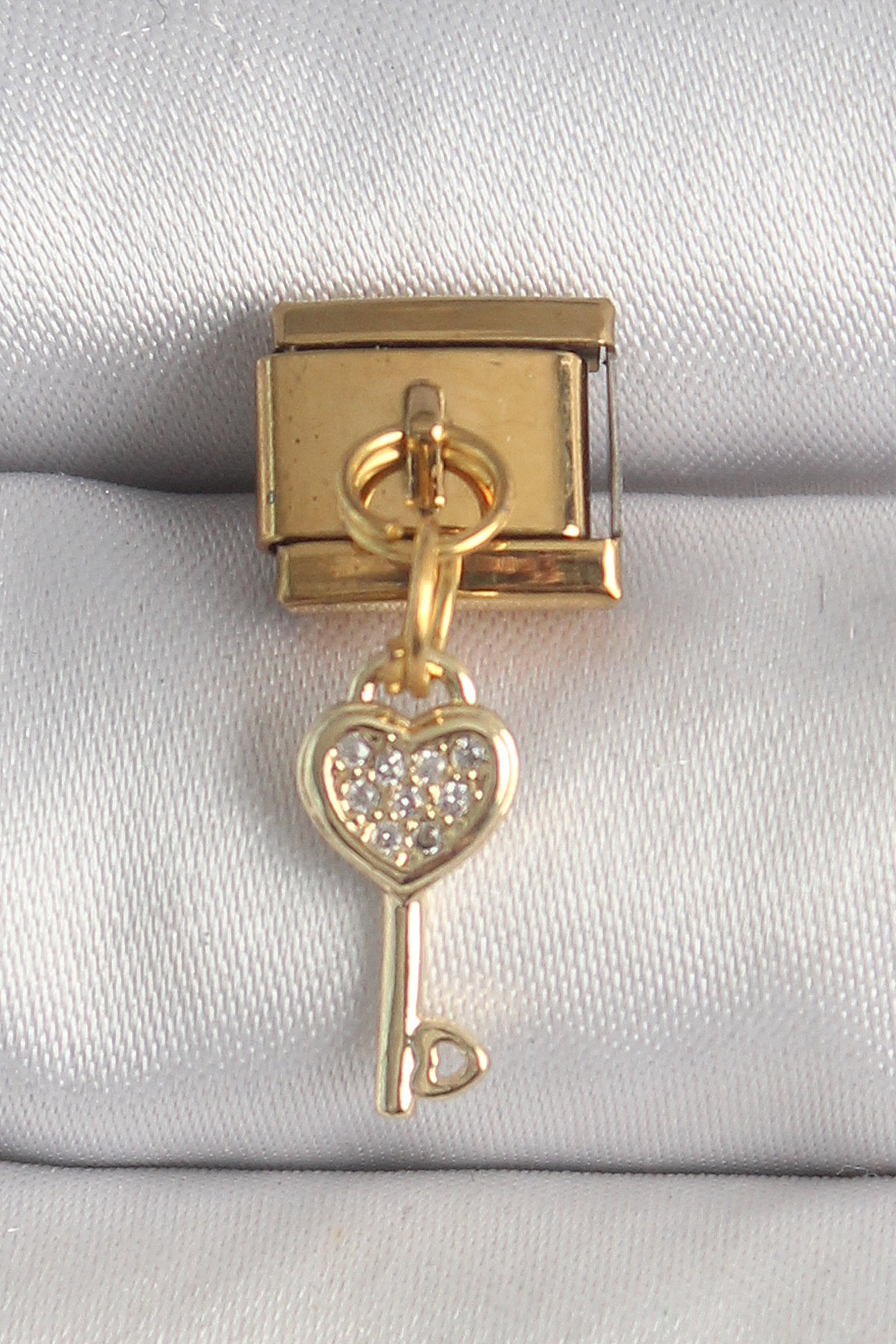 316L Çelik Gold Renk Sallantı Zirkon Taşlı Kalpli Anahtar Model Nomination Charm 5886 1 316L Çelik Gold Renk Sallantı Zirkon Taşlı Kalpli Anahtar Model Nomination Charm 5886