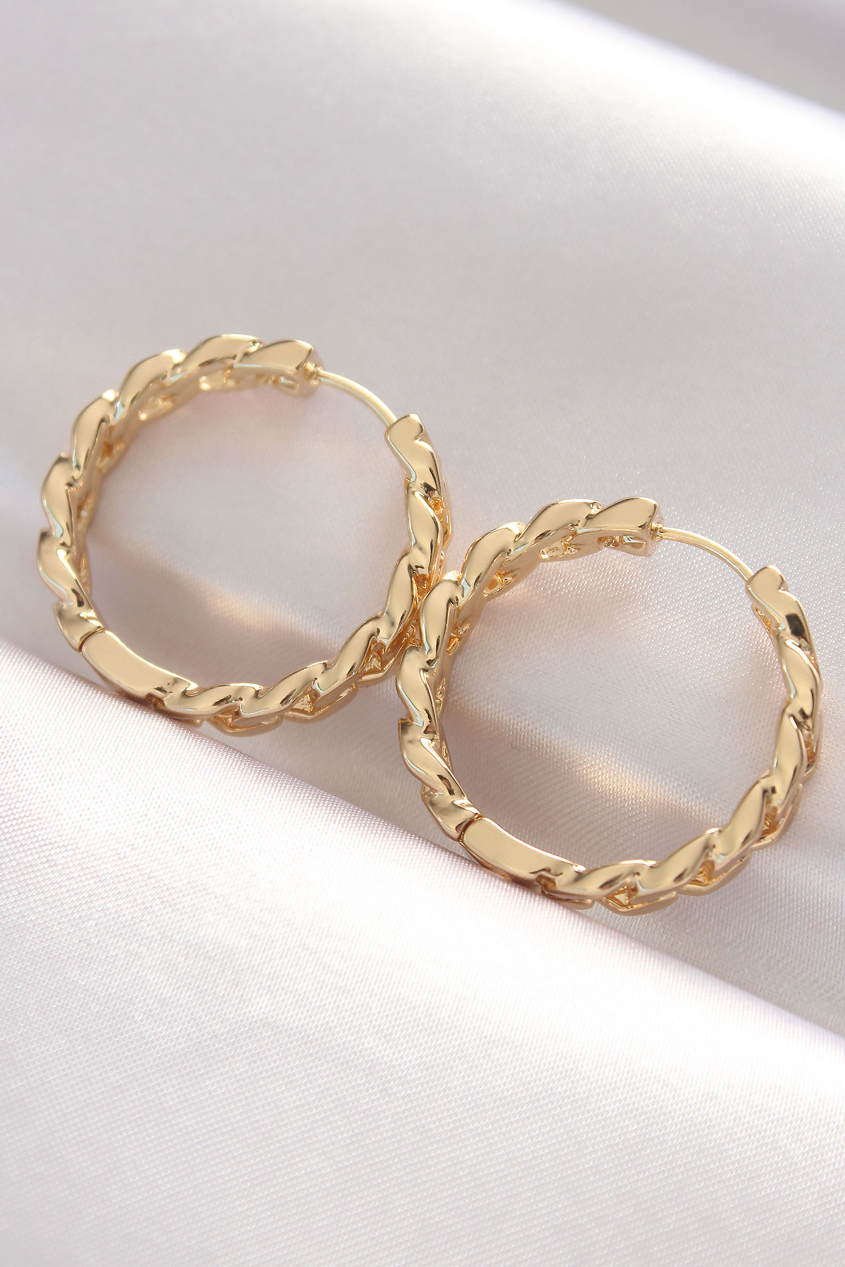 Pirinç Gold Renk Zincir Model Halka Küpe 5886 1 Pirinç Gold Renk Zincir Model Halka Küpe 5886