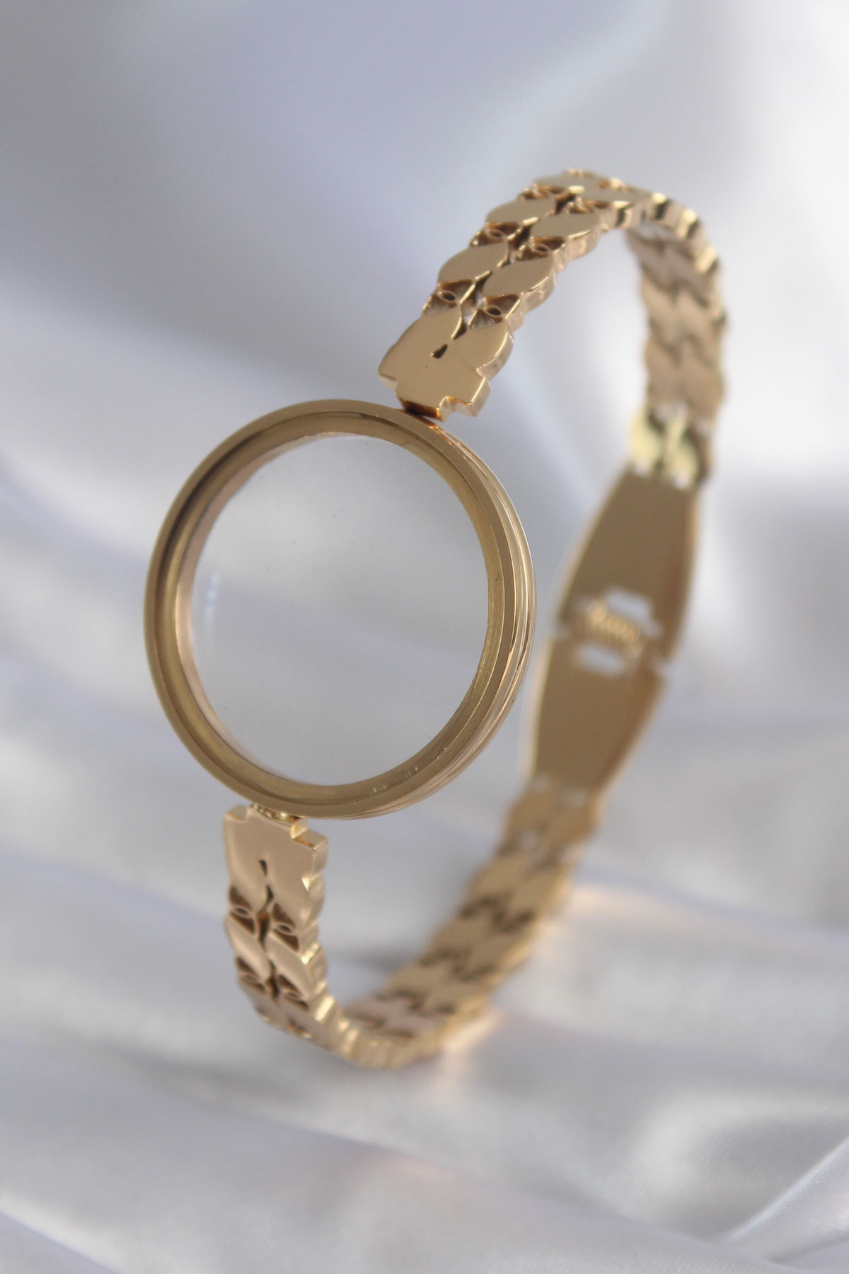 316L Çelik Gold Renk Arpa İşleme Açılabilir Fanus Model Kadın Kelepçe 5886 1 316L Çelik Gold Renk Arpa İşleme Açılabilir Fanus Model Kadın Kelepçe 5886