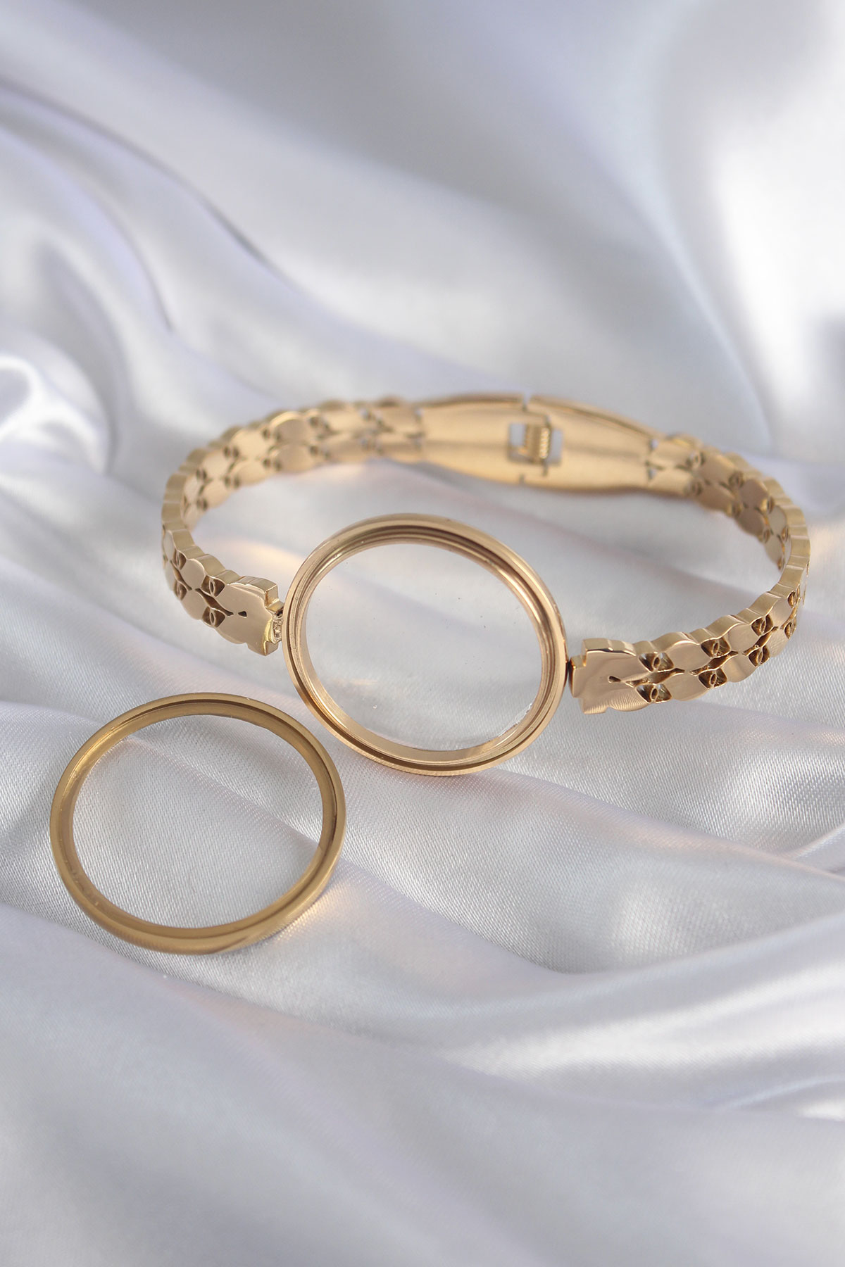316L Çelik Gold Renk Arpa İşleme Açılabilir Fanus Model Kadın Kelepçe 5886 2 316L Çelik Gold Renk Arpa İşleme Açılabilir Fanus Model Kadın Kelepçe 5886 - Görsel 2