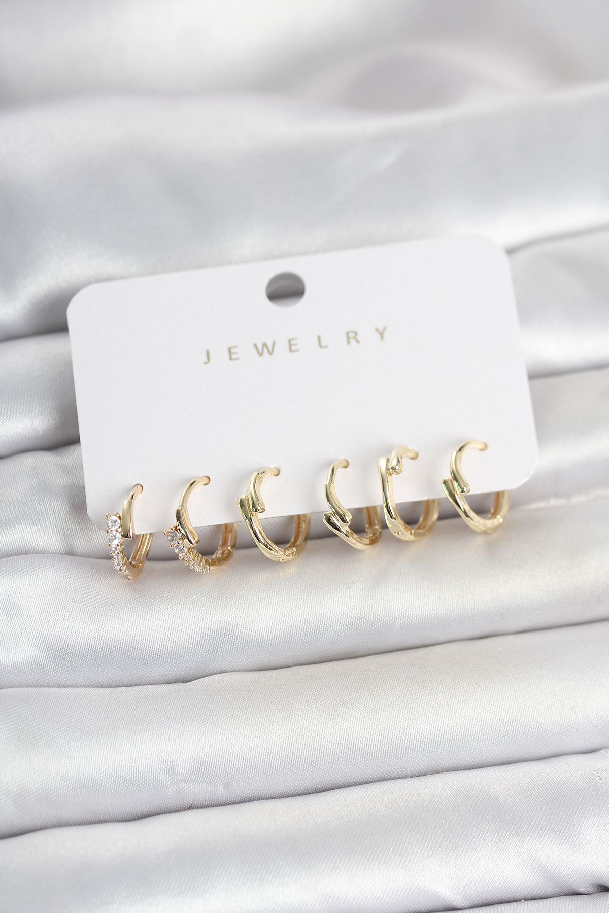 Pirinç Gold Renk Botega Model Kadın Küpe Seti 5886 1 Pirinç Gold Renk Botega Model Kadın Küpe Seti 5886