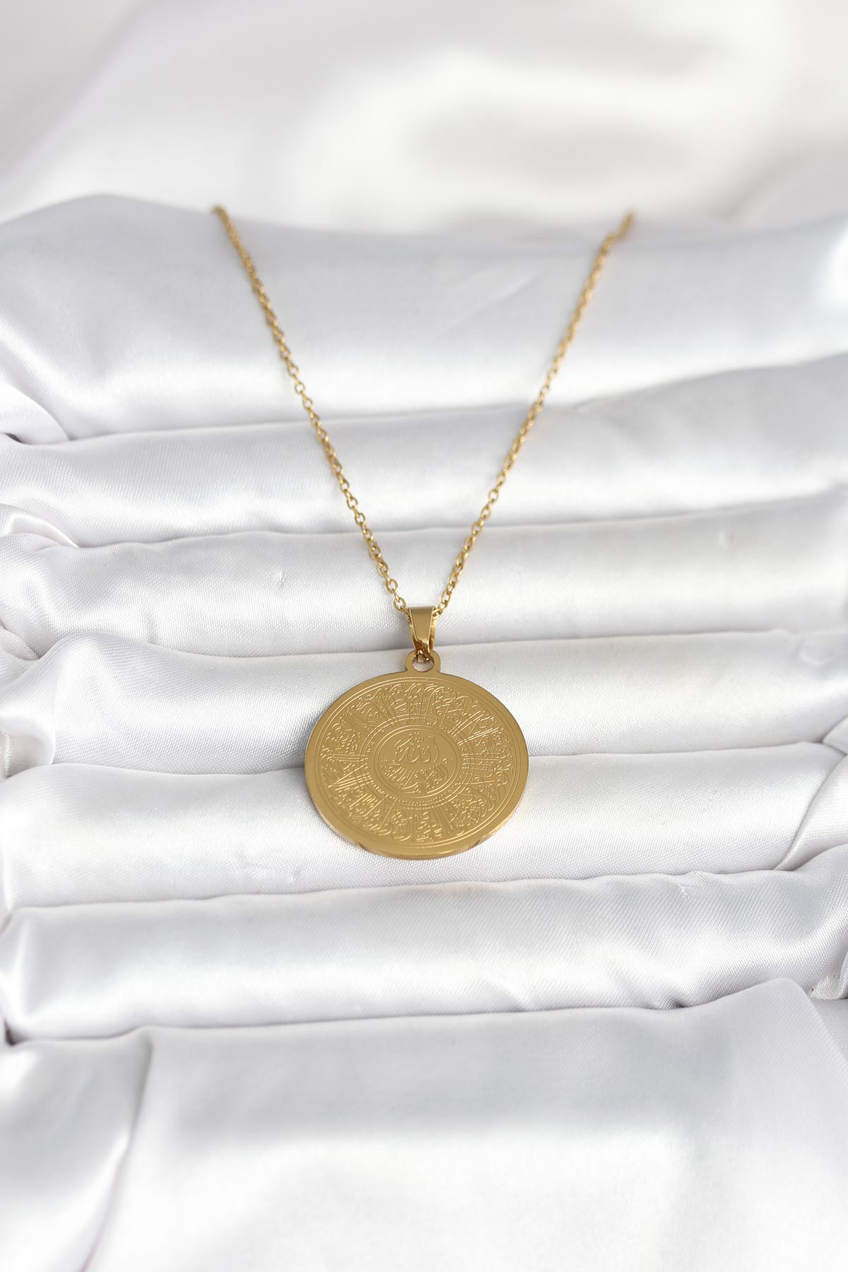 316L Çelik Gold Renk Ayetel Kürsi Yazılı Kolye 5886 2 316L Çelik Gold Renk Ayetel Kürsi Yazılı Kolye 5886 - Görsel 2