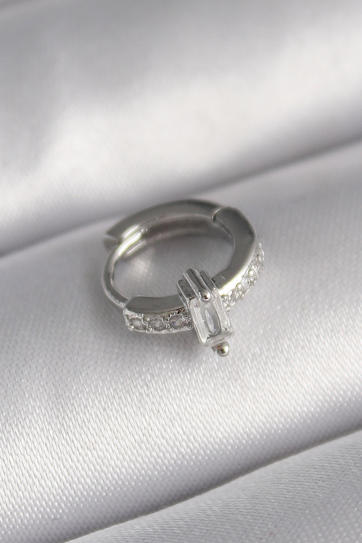 316L Çelik Gümüş Renk Zirkon Taşlı Tragus Piercing 5886 1 316L Çelik Gümüş Renk Zirkon Taşlı Tragus Piercing 5886