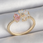Pirinç Gold Renk Beyaz Mineli Pembe Zirkon Taşlı Çiçek Model Kadın Yüzük 5886