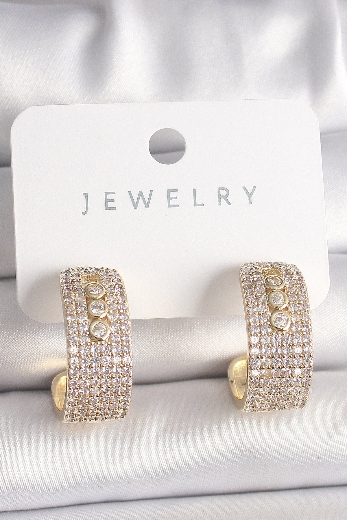 Pirinç Gold Renk Zirkon Taşlı Halka Messika Model Kadın Küpe 5886 1 Pirinç Gold Renk Zirkon Taşlı Halka Messika Model Kadın Küpe 5886