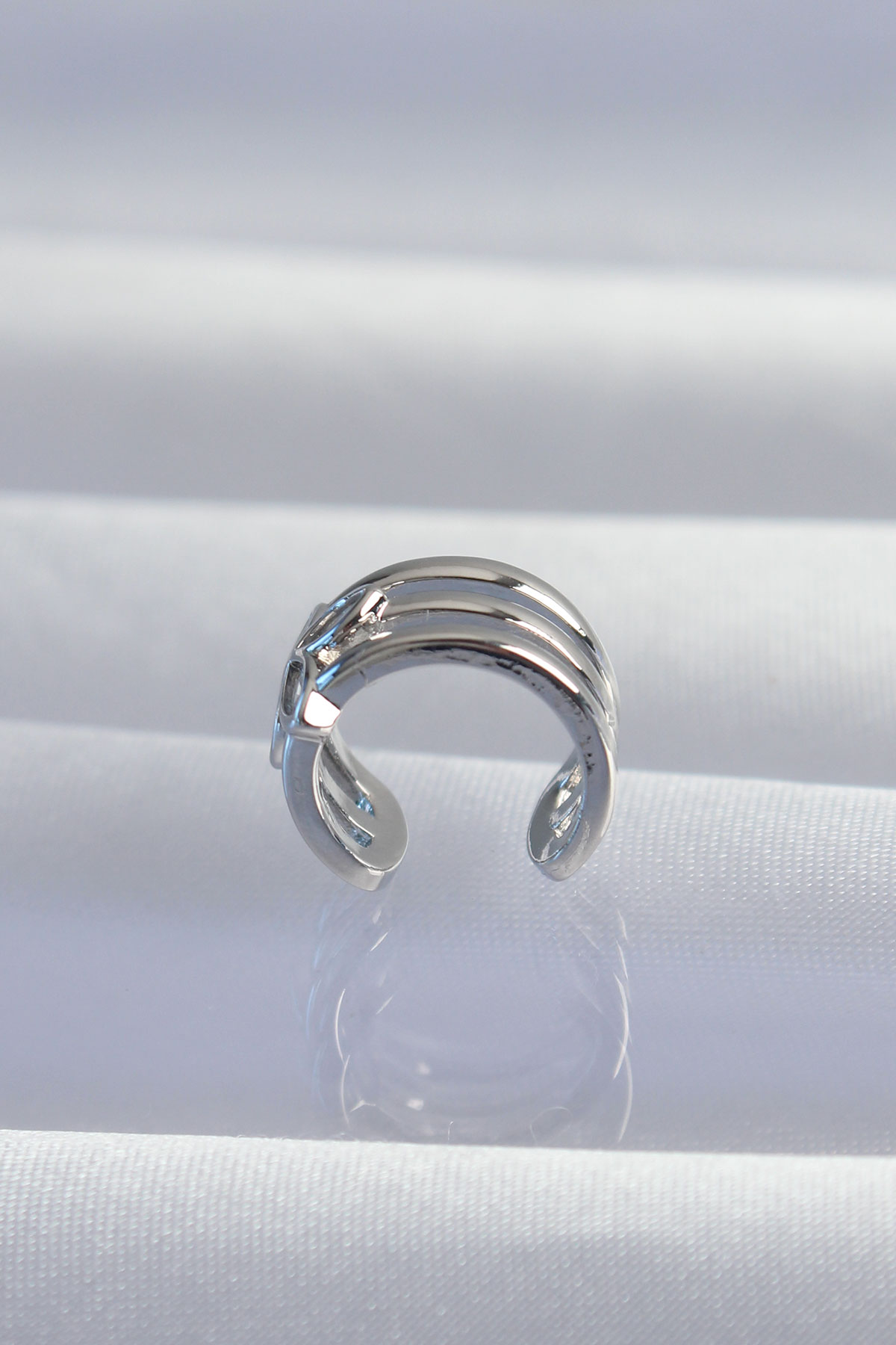 Pirinç Gümüş Renk Yonca Earcuff Küpe 5886 2 Pirinç Gümüş Renk Yonca Earcuff Küpe 5886 - Görsel 2