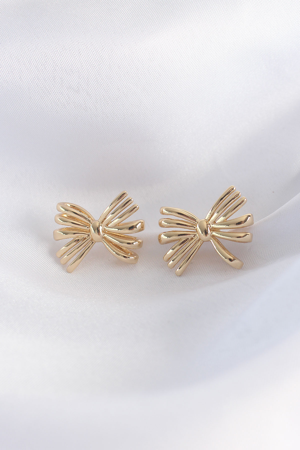 Pirinç Gold Renk Fiyonk Küpe 5886 1 Pirinç Gold Renk Fiyonk Küpe 5886