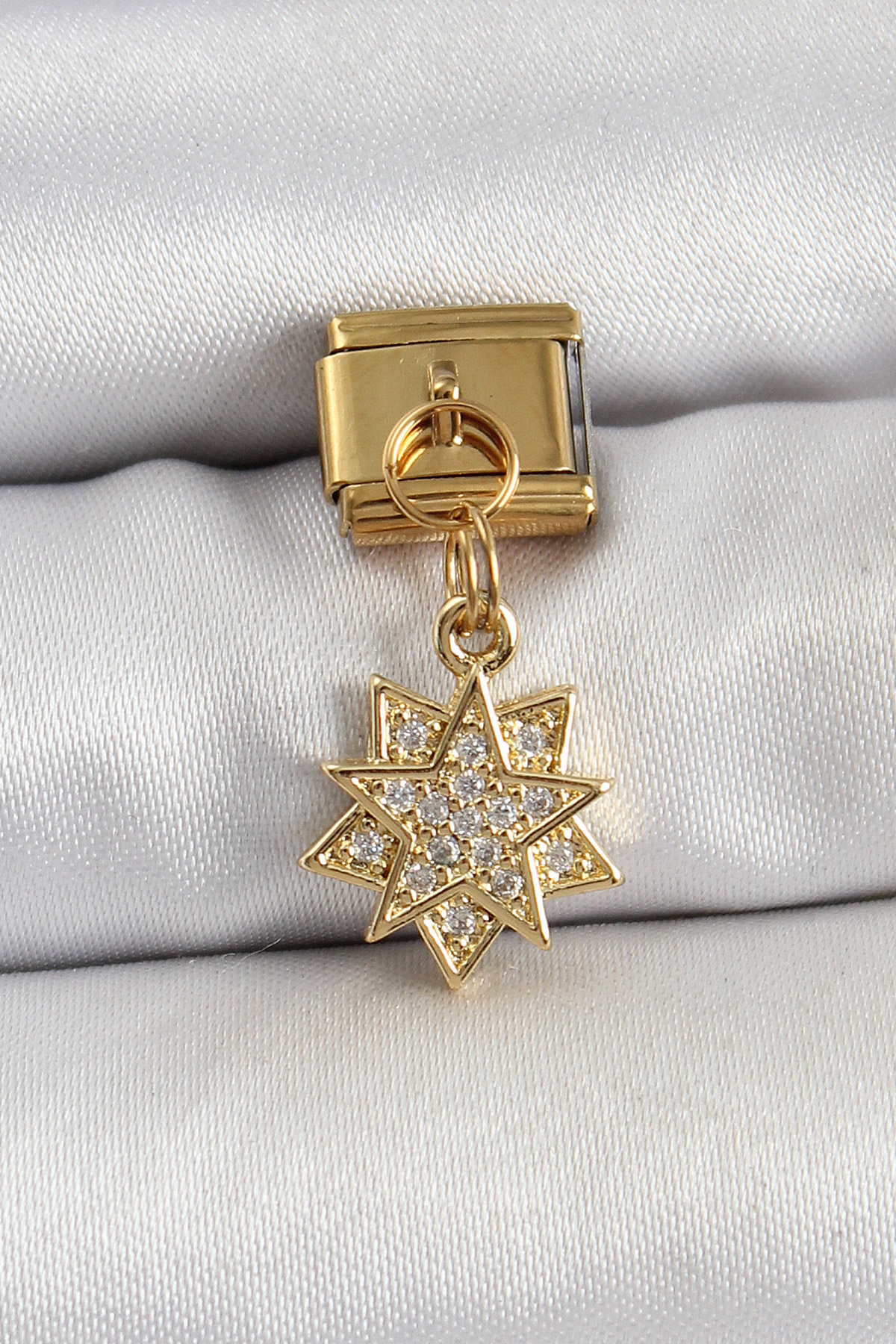 316L Çelik Sallantılı Zirkon Taşlı Yıldız Model Gold Renk Nomination Charm 5886 1 316L Çelik Sallantılı Zirkon Taşlı Yıldız Model Gold Renk Nomination Charm 5886