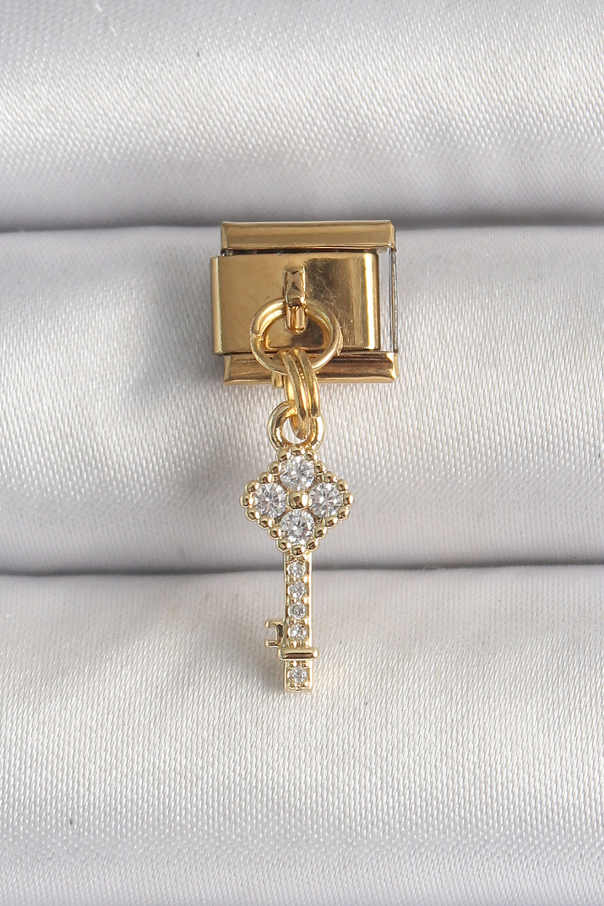 316L Çelik Gold Renk Sallantı Zirkon Taşlı Anahtar Model Nomination Charm 5886 1 316L Çelik Gold Renk Sallantı Zirkon Taşlı Anahtar Model Nomination Charm 5886