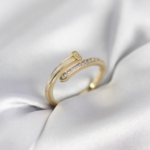 Zirkon Taşlı Gold Renk Yassı Çivi Model Kadın Yüzük 5886