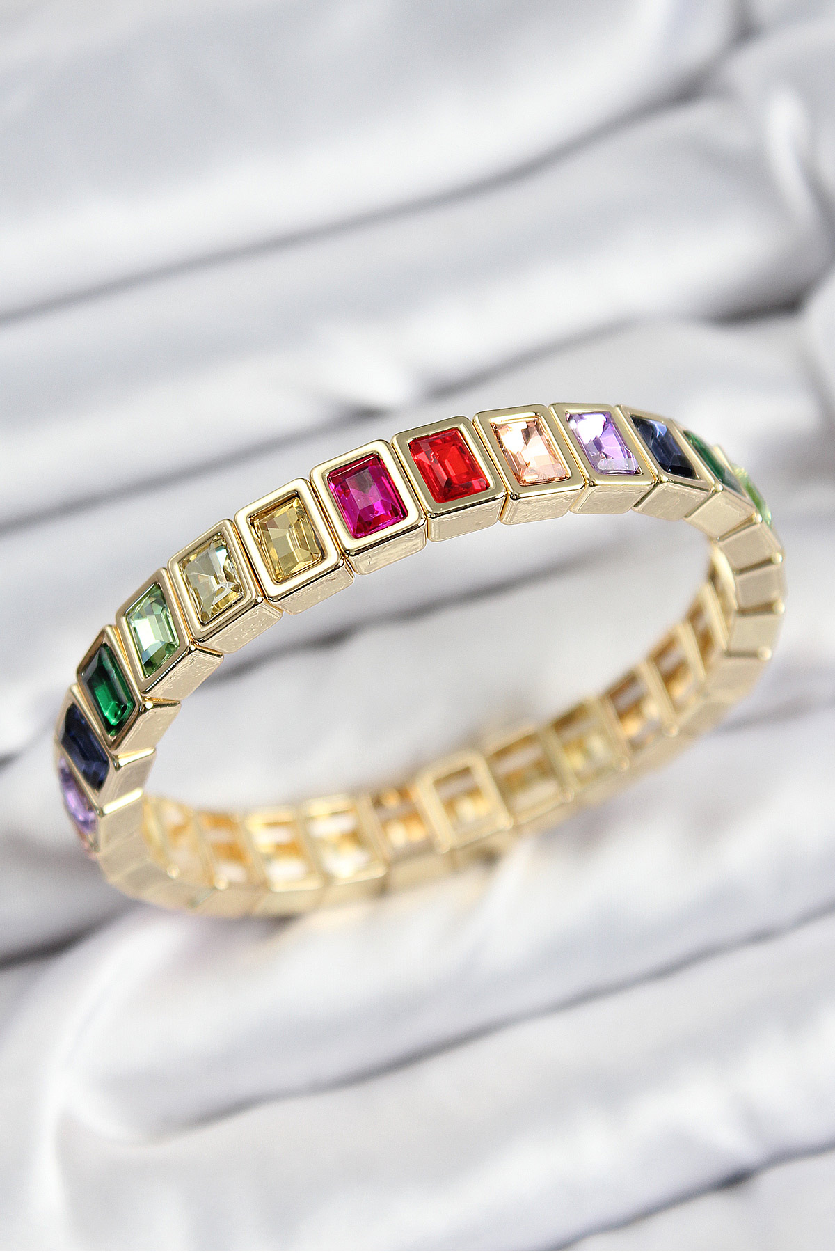 Pirinç Karışık Zirkon Taşlı Dikdörtgen Model Gold Renk Lastikli Kadın Bileklik 5886 1 Pirinç Karışık Zirkon Taşlı Dikdörtgen Model Gold Renk Lastikli Kadın Bileklik 5886
