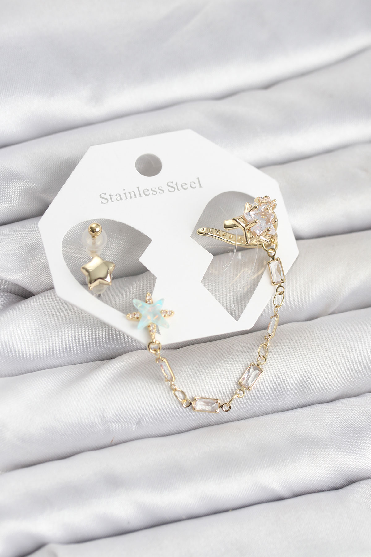 Yıldız Model Pirinç Gold Renk Zincir Bağlantılı Ear Cuff Küpe Seti 5886 1 Yıldız Model Pirinç Gold Renk Zincir Bağlantılı Ear Cuff Küpe Seti 5886