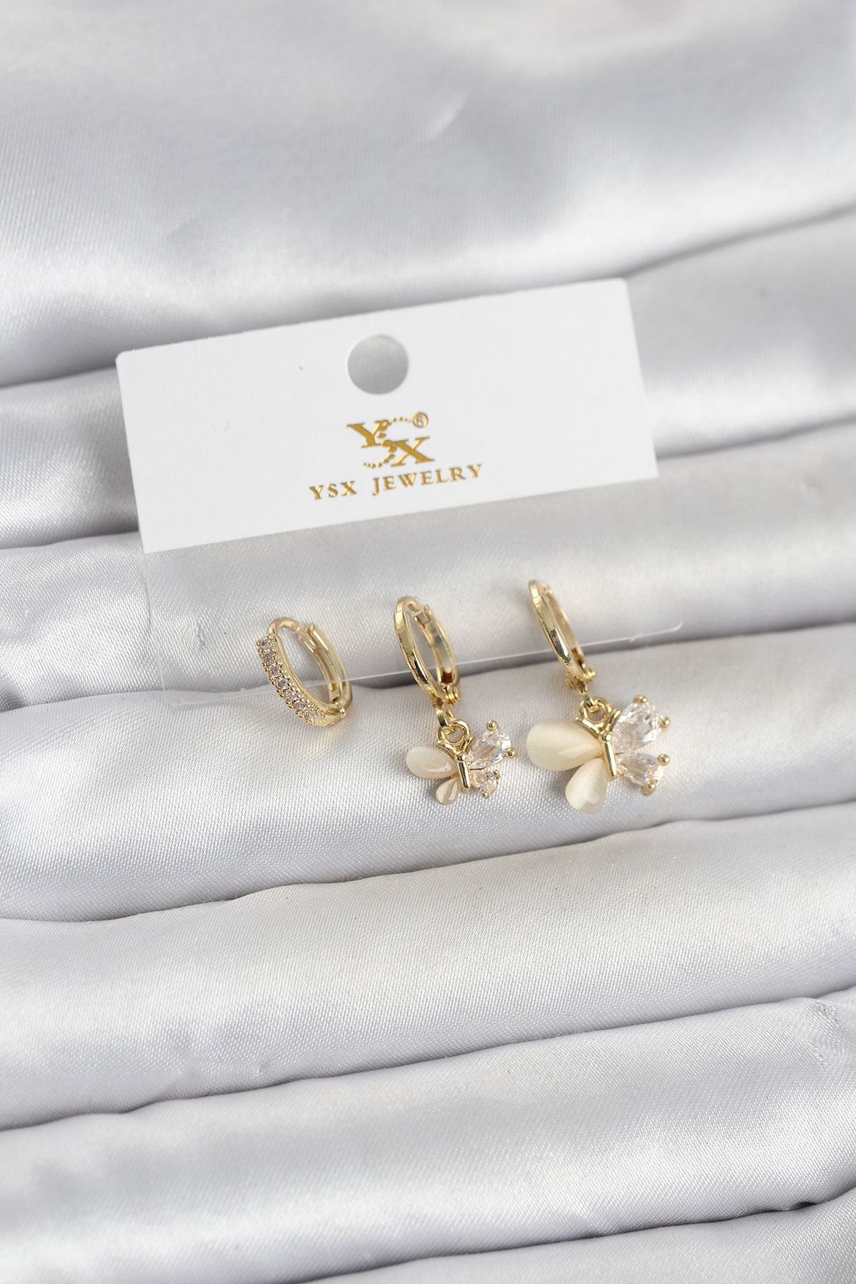 Pirinç Gold Renk Kelebek Model 3'lü Kadın Küpe 5886 1 Pirinç Gold Renk Kelebek Model 3'lü Kadın Küpe 5886