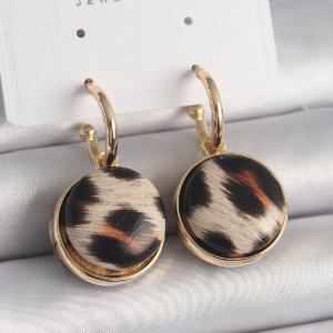 Pirinç Gold Renk Leopar Desenli Daire Model Kadın Küpe 5886