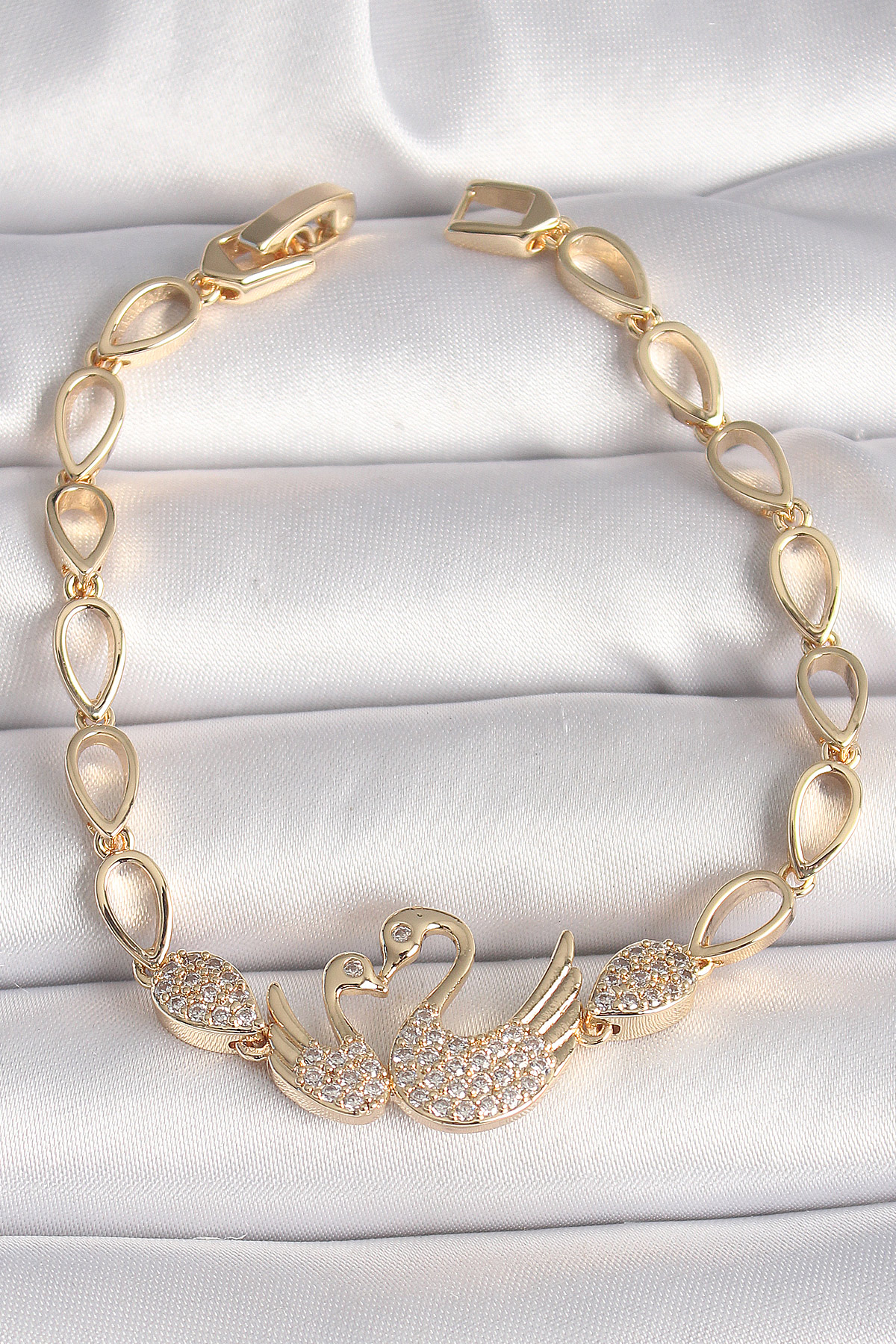 Pirinç Gold Renk Zirkon Taşlı Kuğu Figür Damla Zincir Model Kadın Bileklik 5886 1 Pirinç Gold Renk Zirkon Taşlı Kuğu Figür Damla Zincir Model Kadın Bileklik 5886