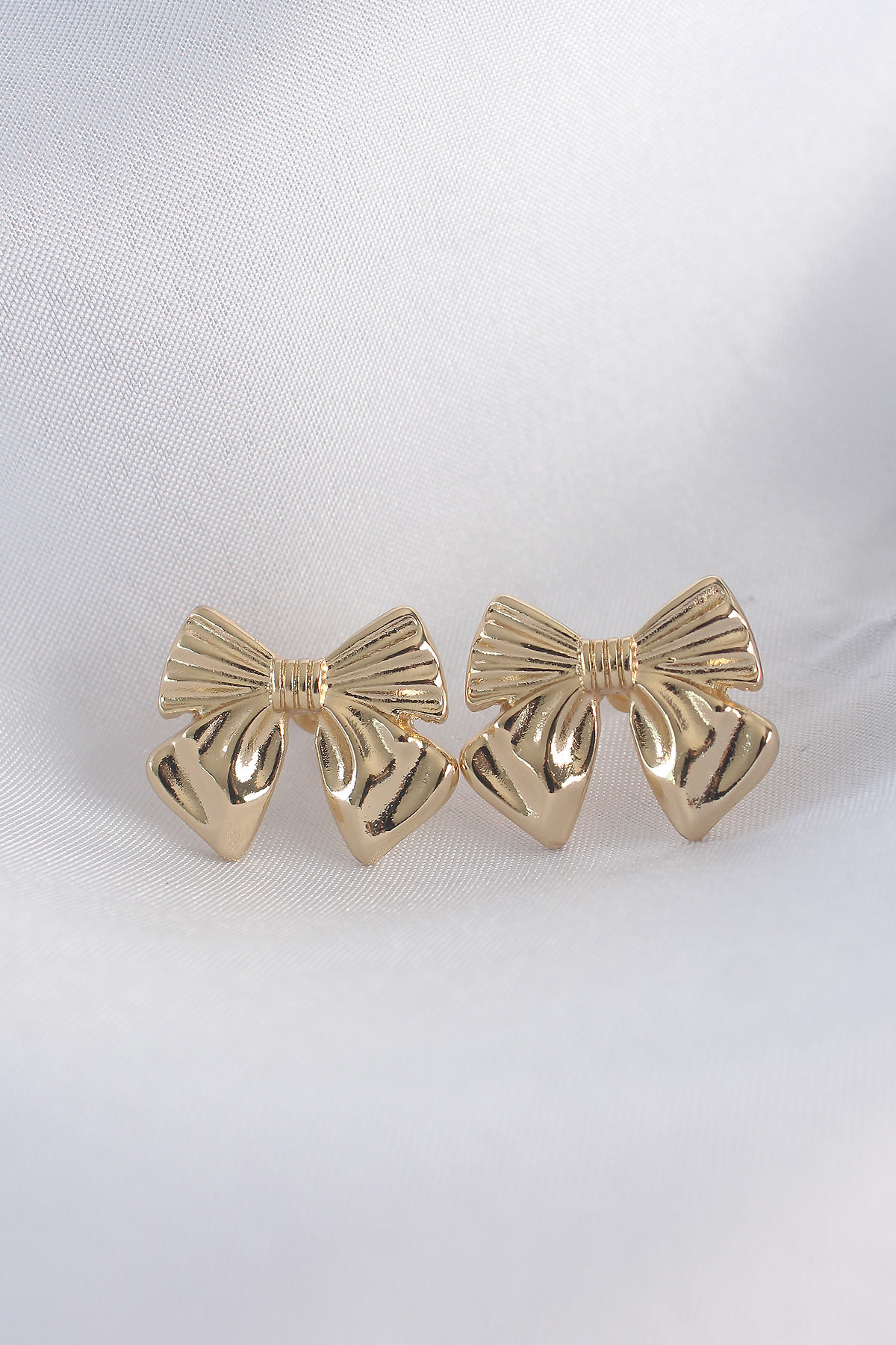 Pirinç Gold Renk Fiyonk Küpe 5886 1 Pirinç Gold Renk Fiyonk Küpe 5886