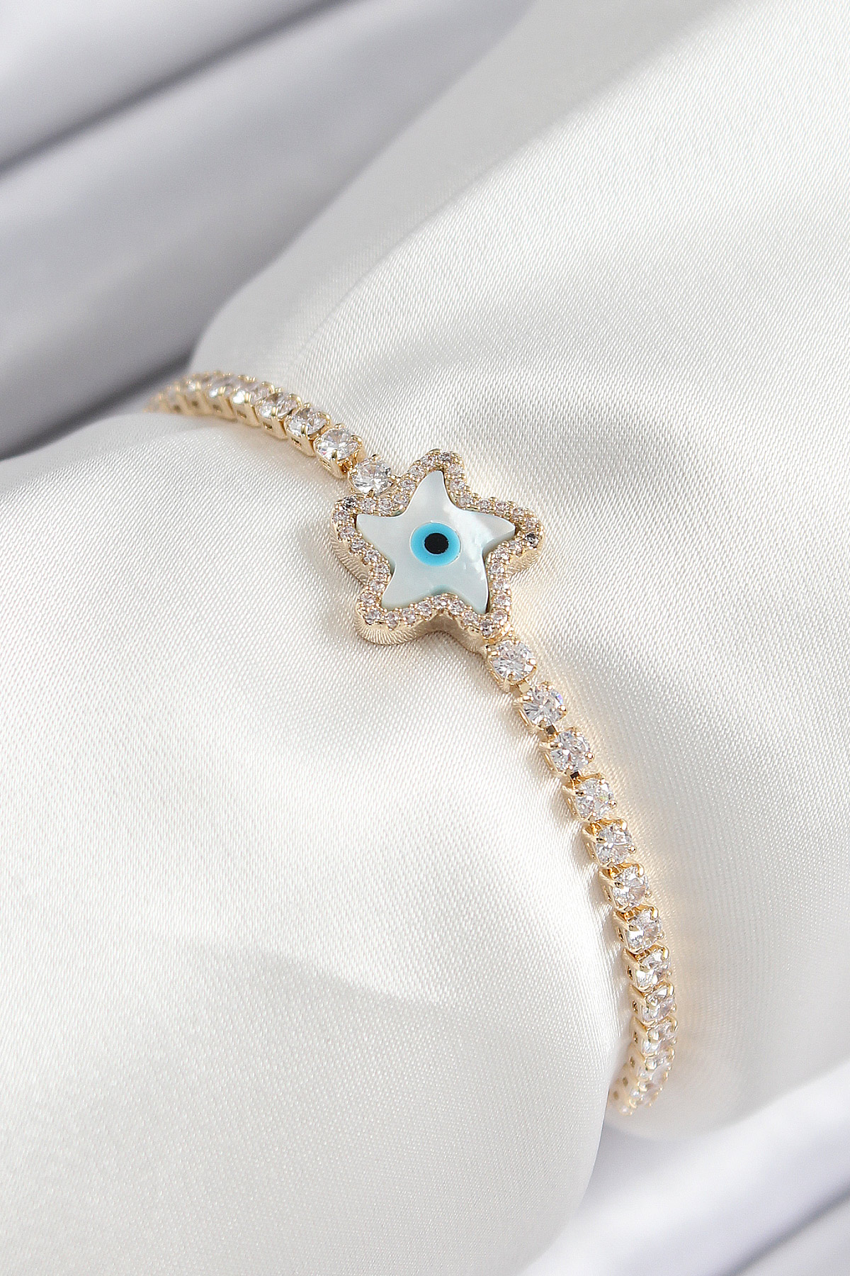 Pirinç Zirkon Taşlı Nazar Yıldız Model Gold Renk Asansörlü Kadın Bileklik 5886 1 Pirinç Zirkon Taşlı Nazar Yıldız Model Gold Renk Asansörlü Kadın Bileklik 5886