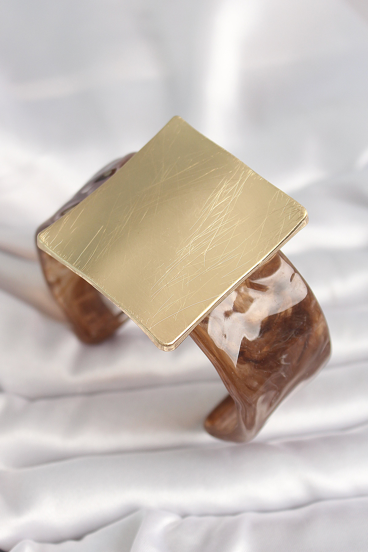 Kahverengi Mermer Desen Akrilik Plastik Gold Kare Plaka Model Vintage Kadın Bilezik 5886 1 Kahverengi Mermer Desen Akrilik Plastik Gold Kare Plaka Model Vintage Kadın Bilezik 5886