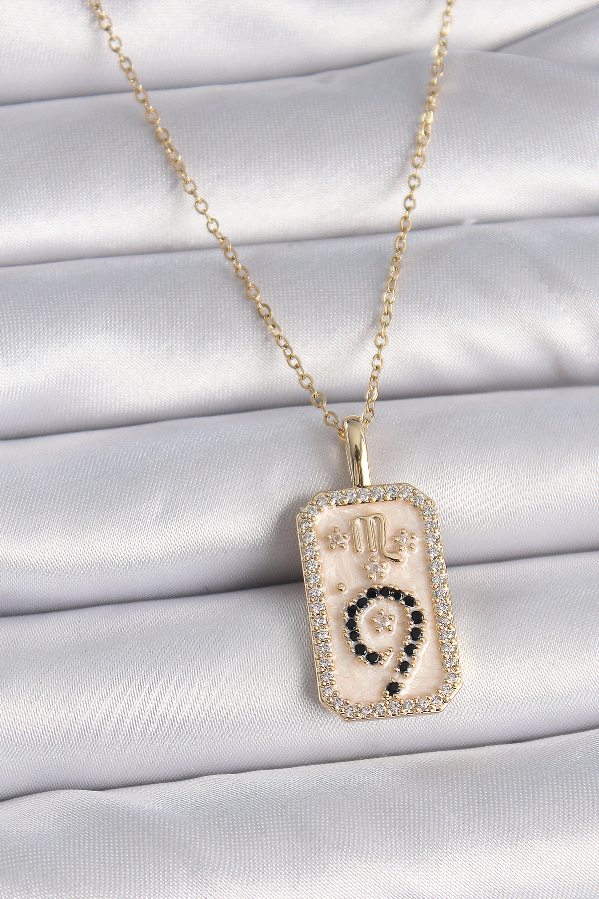 316L Çelik Gold Renk Zincir Akrep Burcu Zirkon Taşlı Kadın Kolye 5886 1 316L Çelik Gold Renk Zincir Akrep Burcu Zirkon Taşlı Kadın Kolye 5886