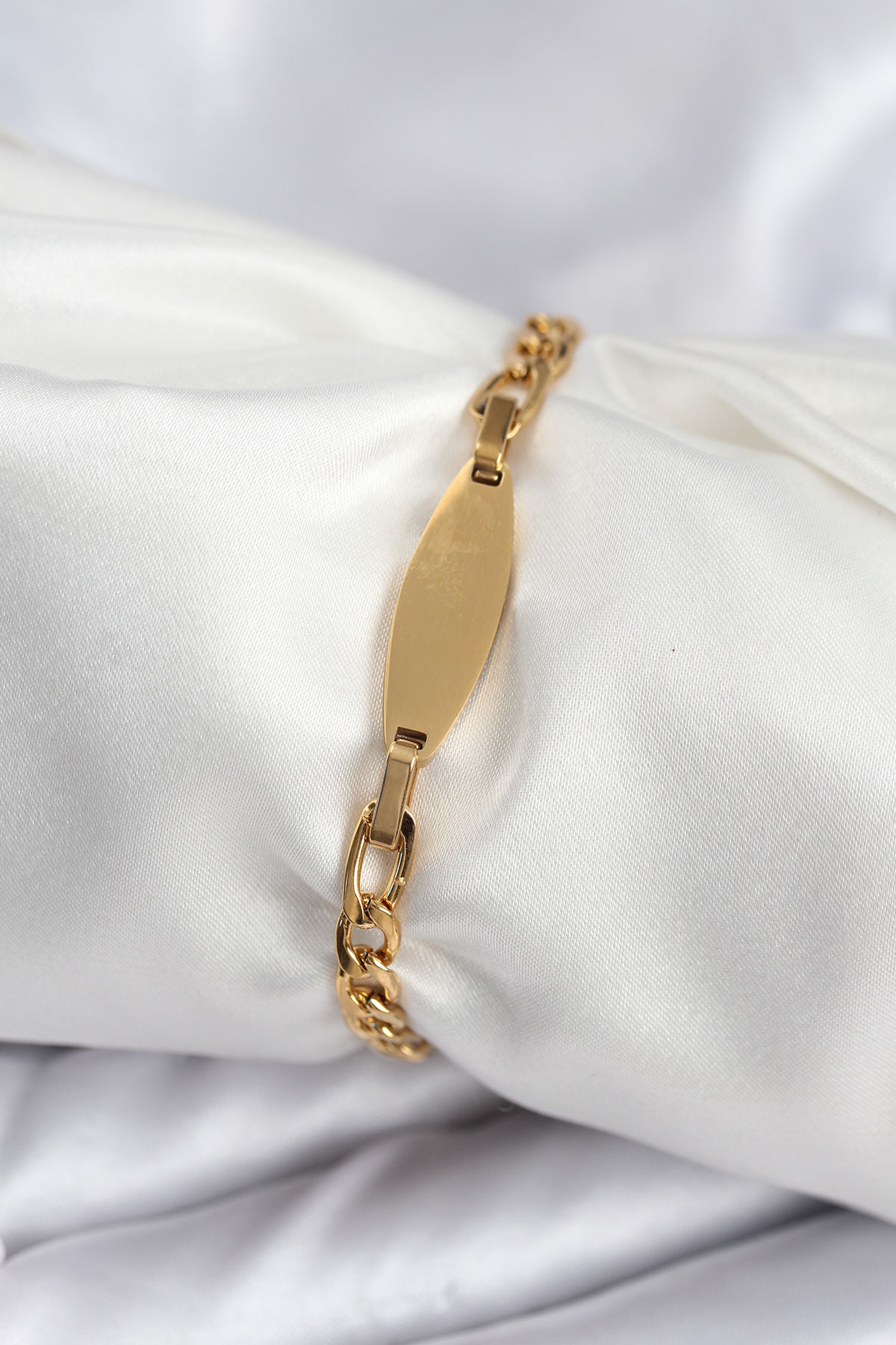 316L Çelik Gold Renk Oval Yazı Yazmaya Uygun Kadın Bileklik 5886 1 316L Çelik Gold Renk Oval Yazı Yazmaya Uygun Kadın Bileklik 5886