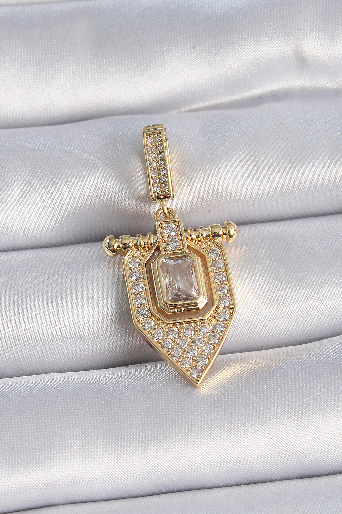 Pirinç Gold Renk Baget Zirkon Taşlı Ajda Charm 5886 1 Pirinç Gold Renk Baget Zirkon Taşlı Ajda Charm 5886