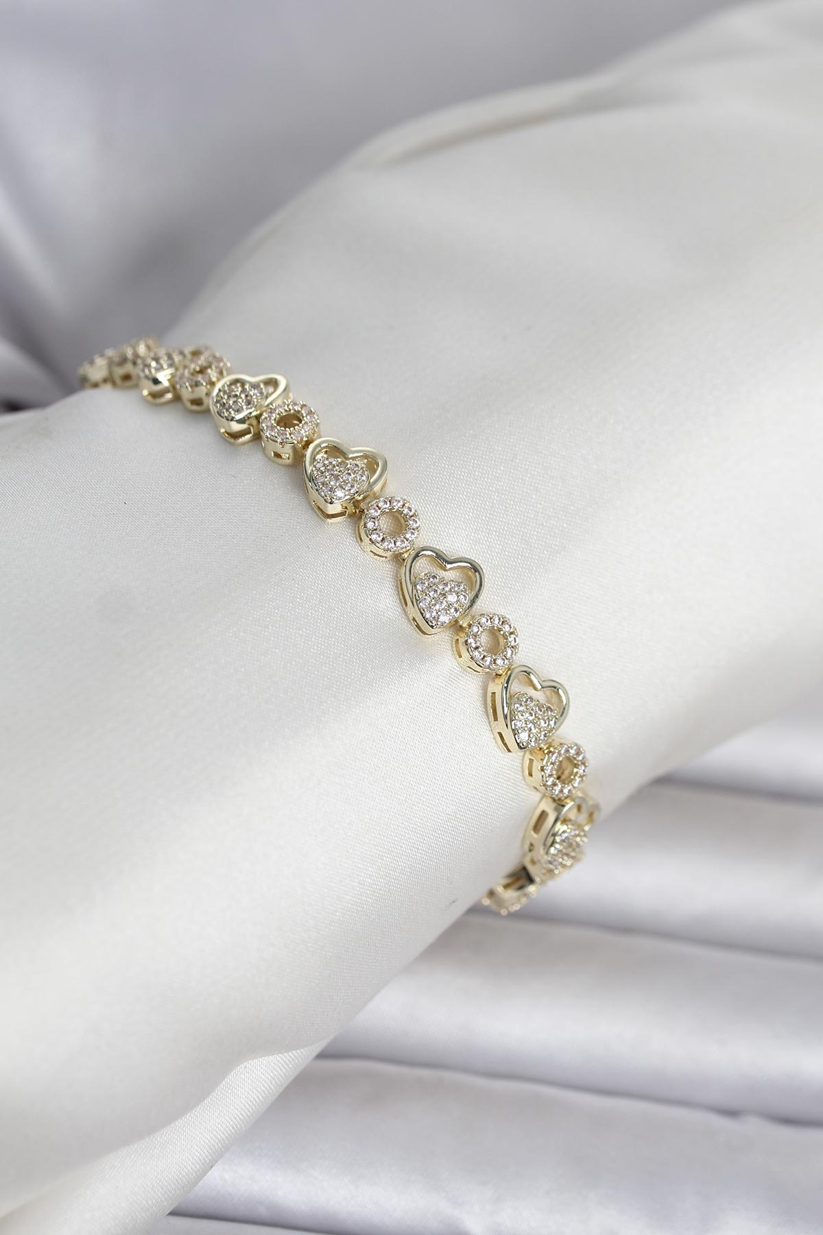 Pirinç Gold Renk Zirkon Taşlı Kalp Model Kadın Bileklik 5886 1 Pirinç Gold Renk Zirkon Taşlı Kalp Model Kadın Bileklik 5886