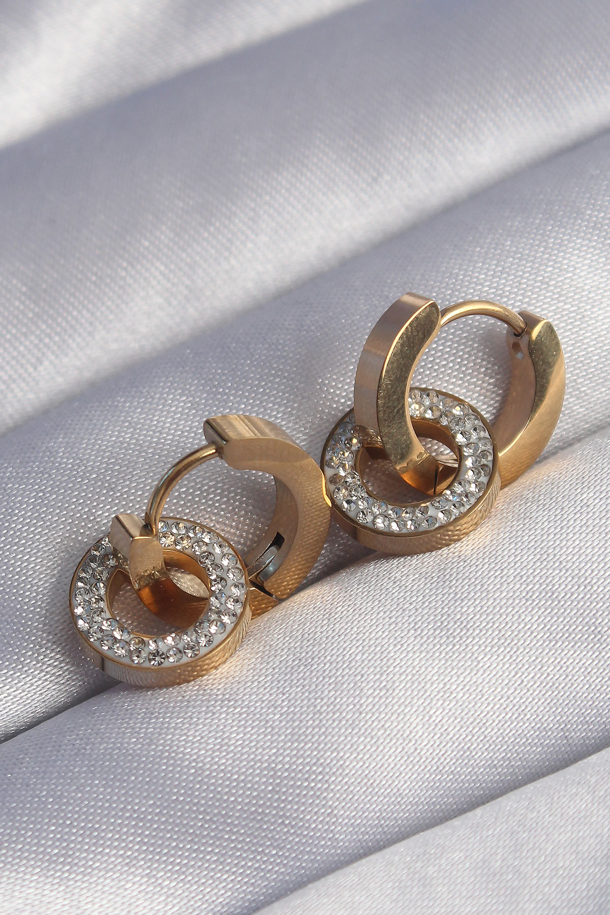 316L Çelik Gold Renk Zirkon Taşlı İç İçe Geçmeli Oval Küpe 5886 1 316L Çelik Gold Renk Zirkon Taşlı İç İçe Geçmeli Oval Küpe 5886
